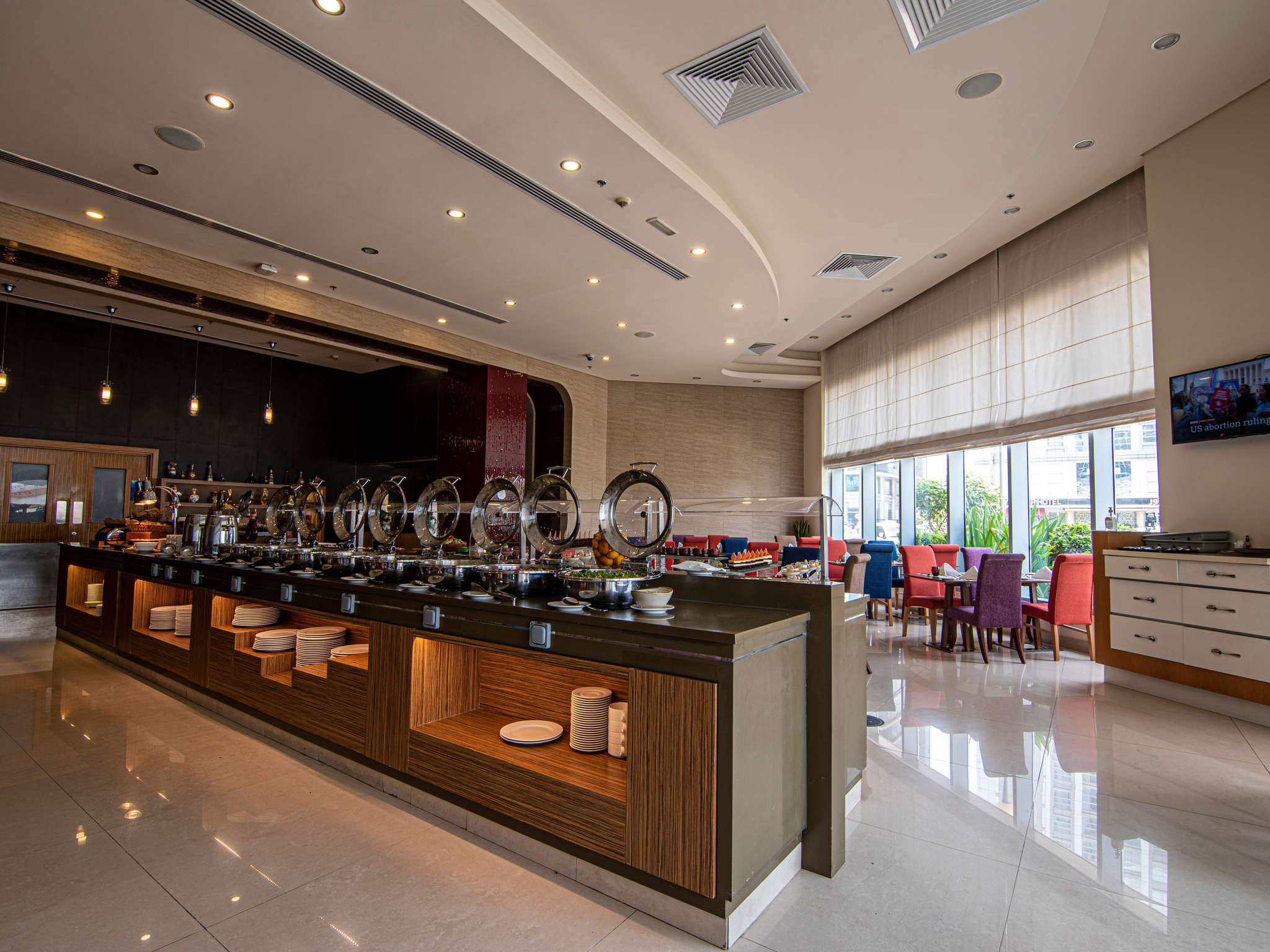 MAIN RESTAURANT