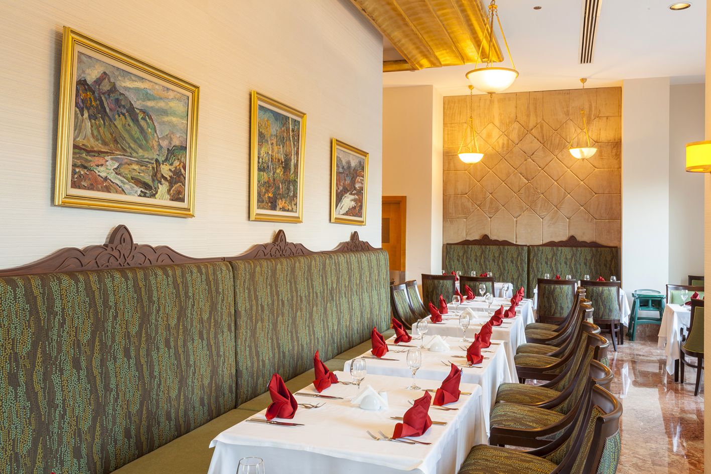 MAIN RESTAURANT