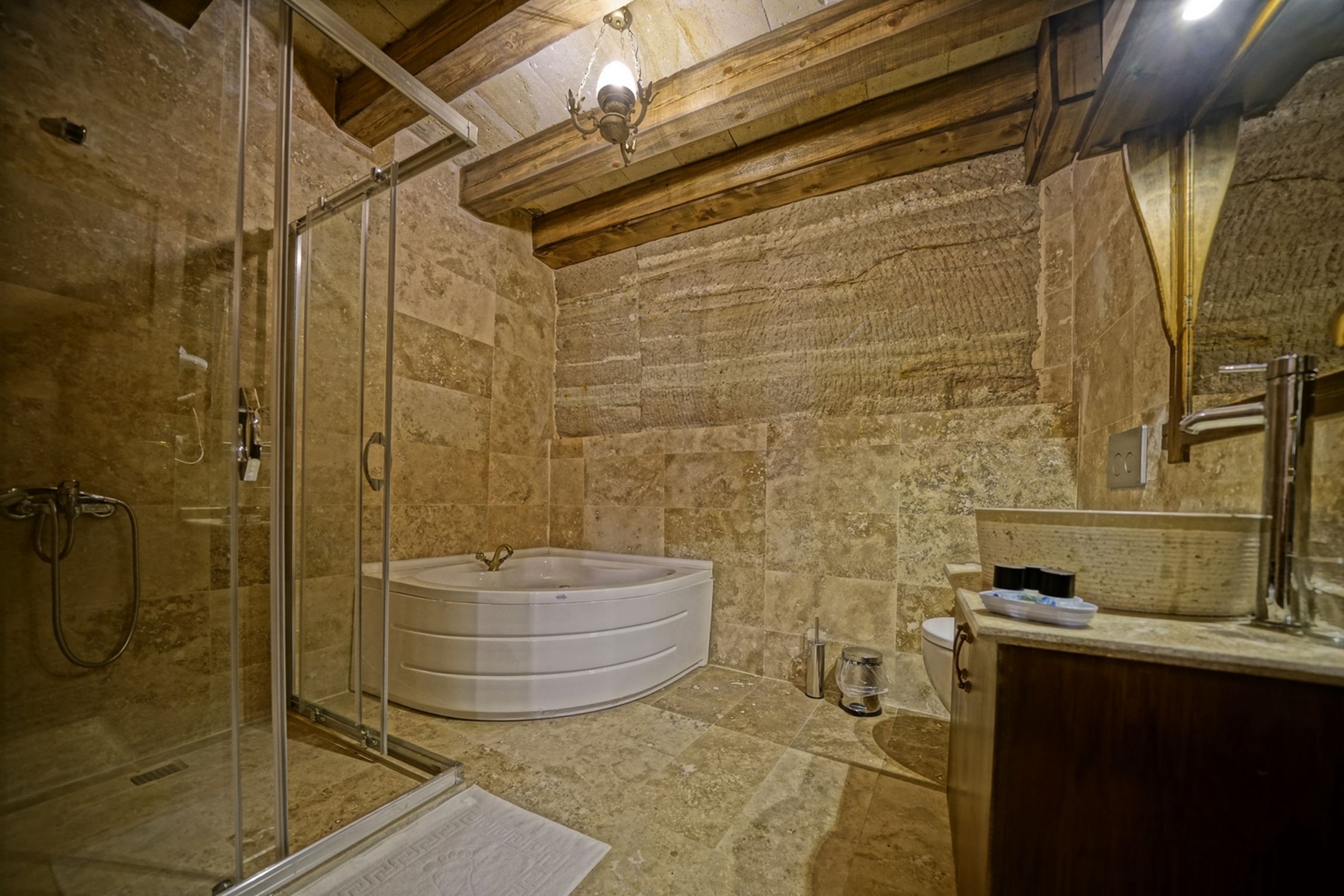 DELUXE WITH JACUZZI ROOM