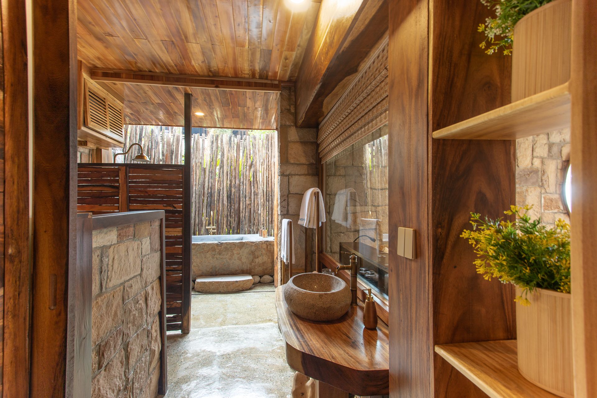OCEAN BAY BEACH BUNGALOW