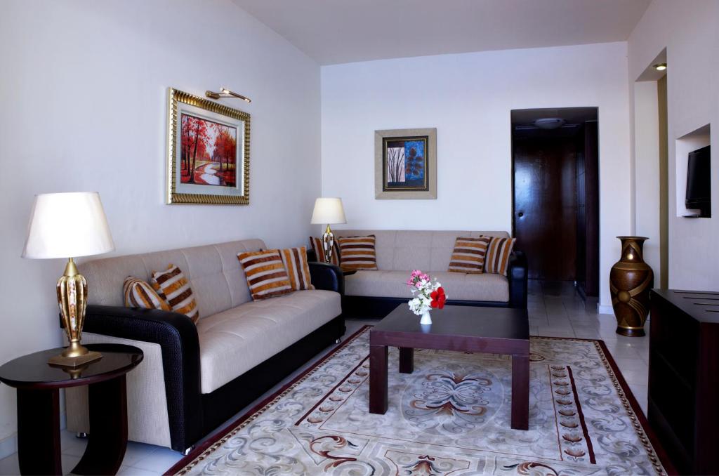 SUITE POOL FRONT