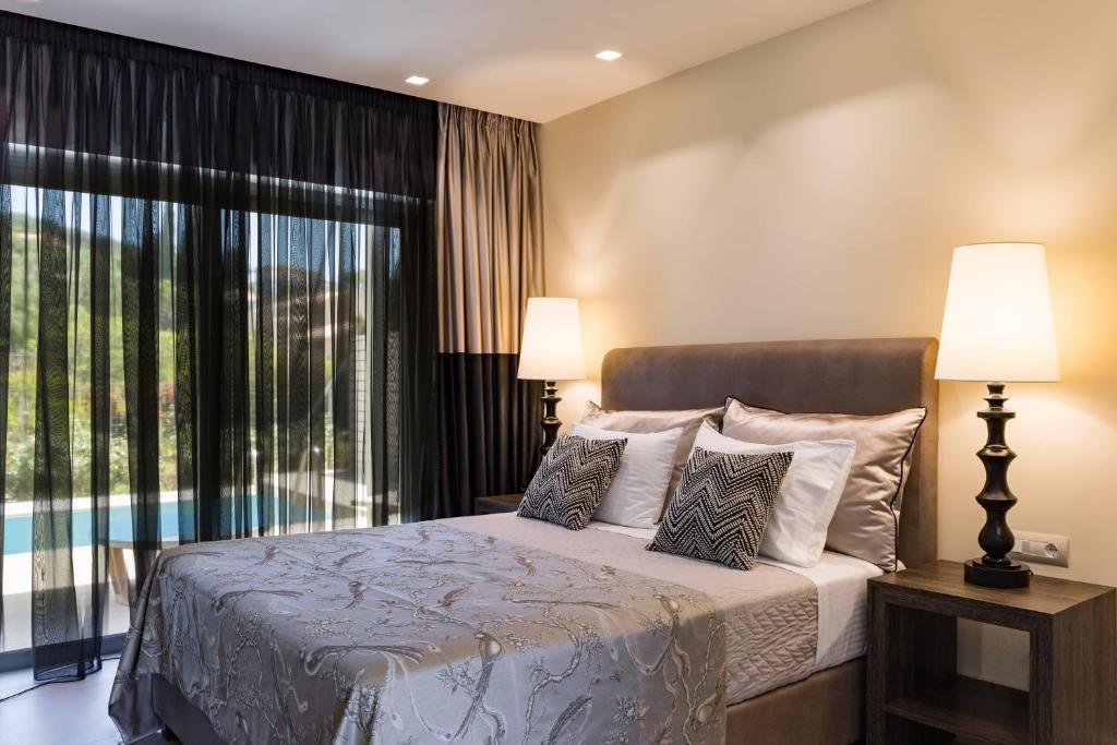 SUITE PRIVATE HEATED POOL