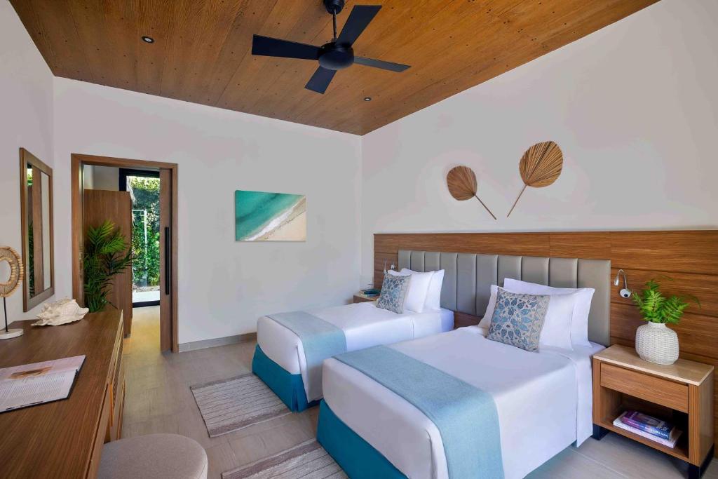 Beach Pool Room