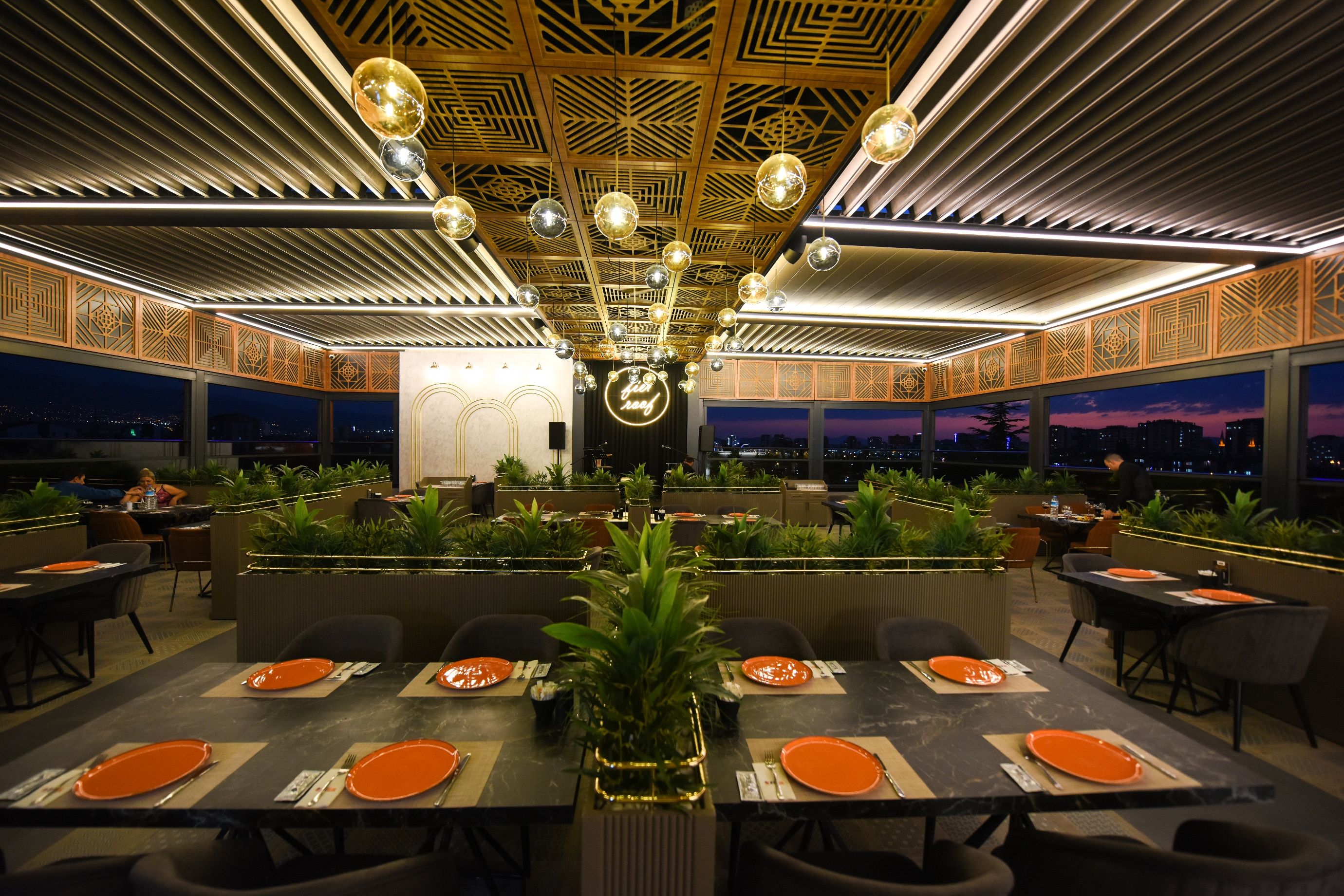 ROOS RESTAURANT