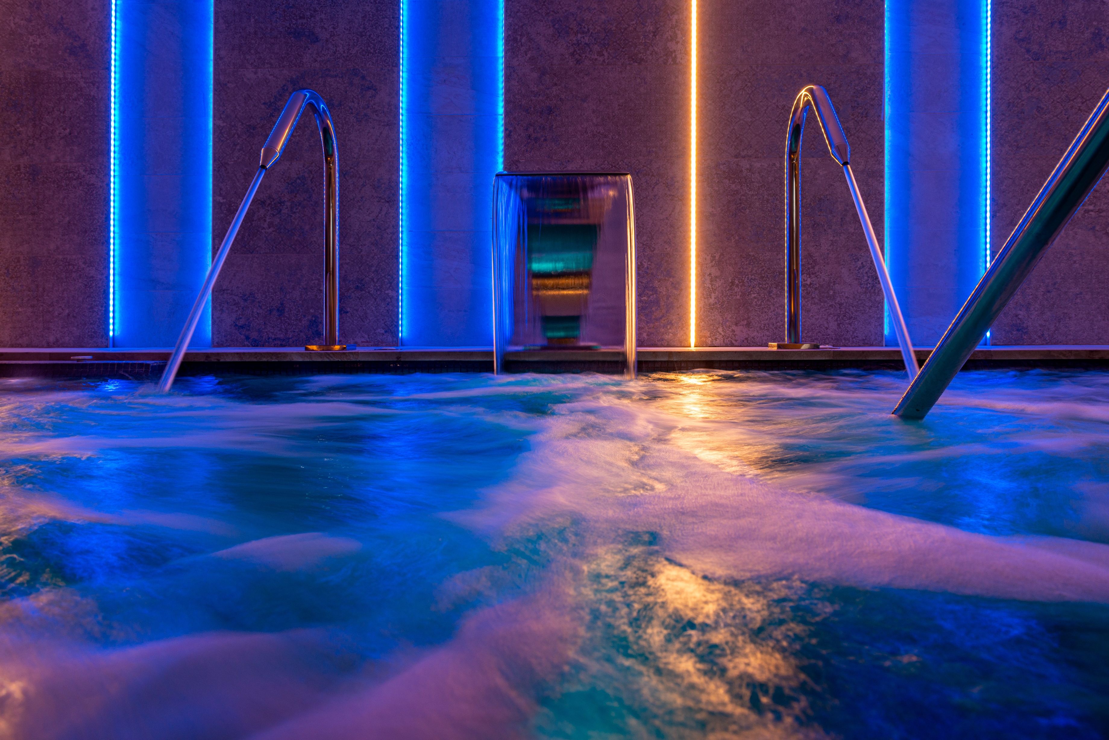 Piscină interioară