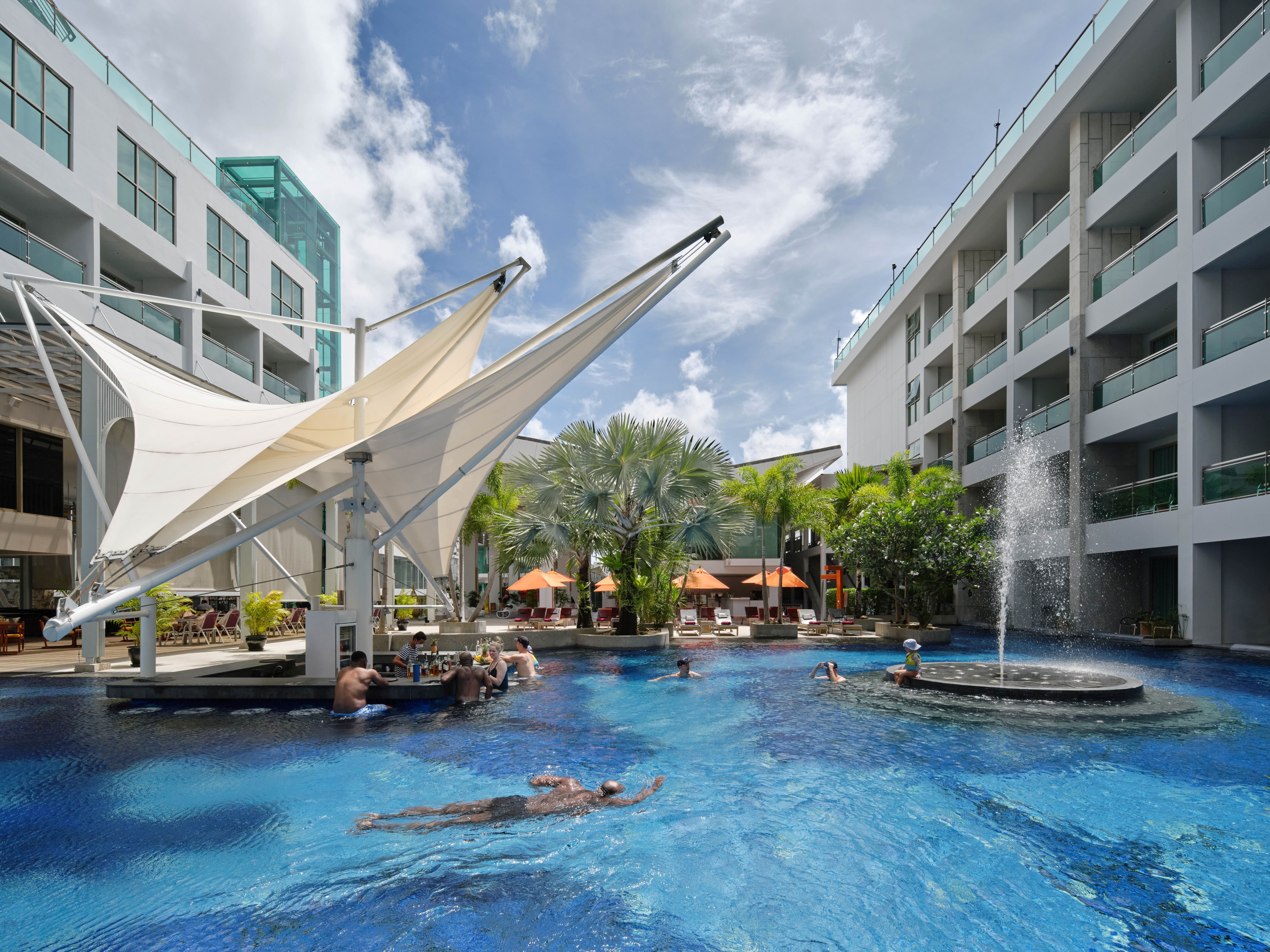 Pool Bar