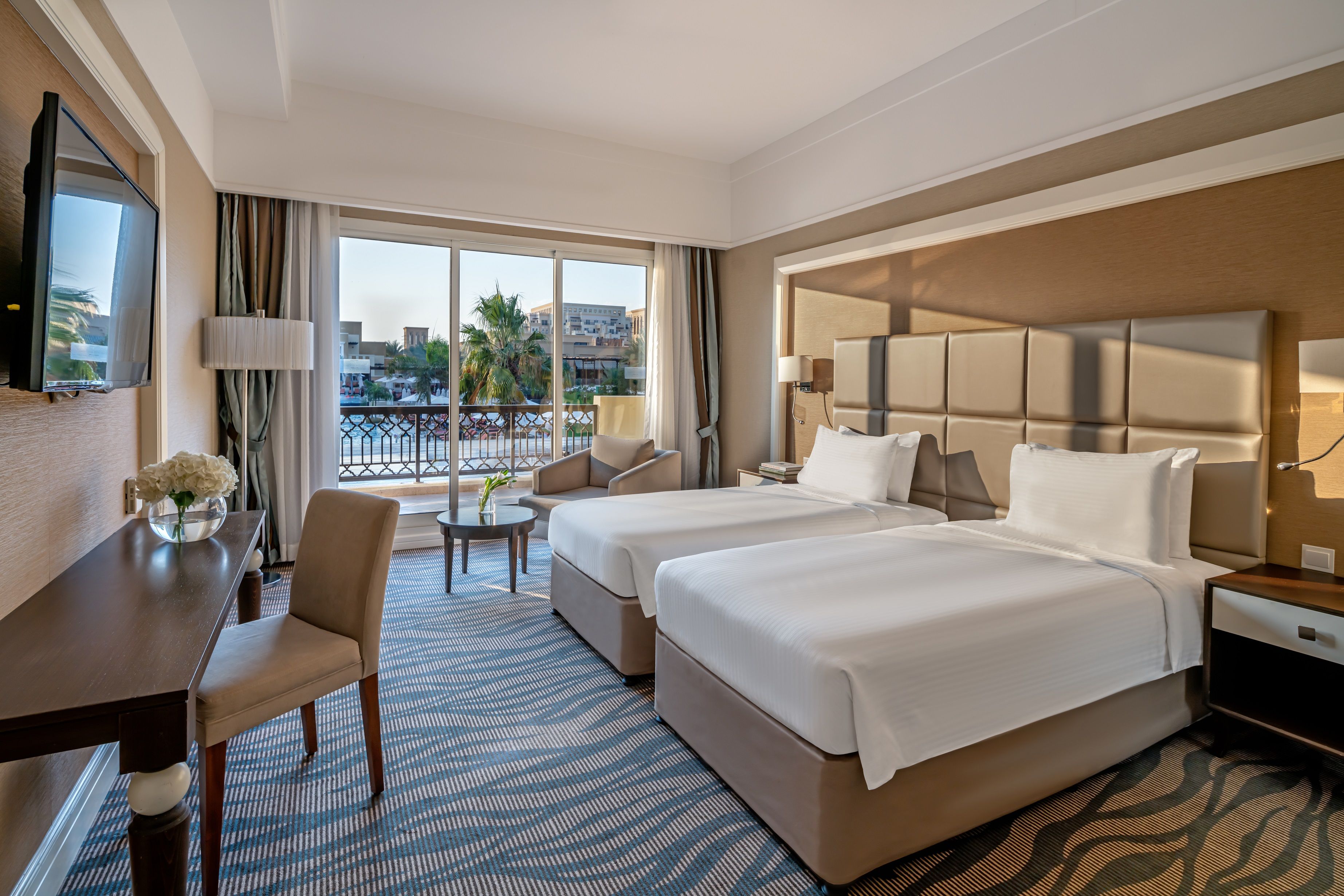 Deluxe Pool/Sea Room
