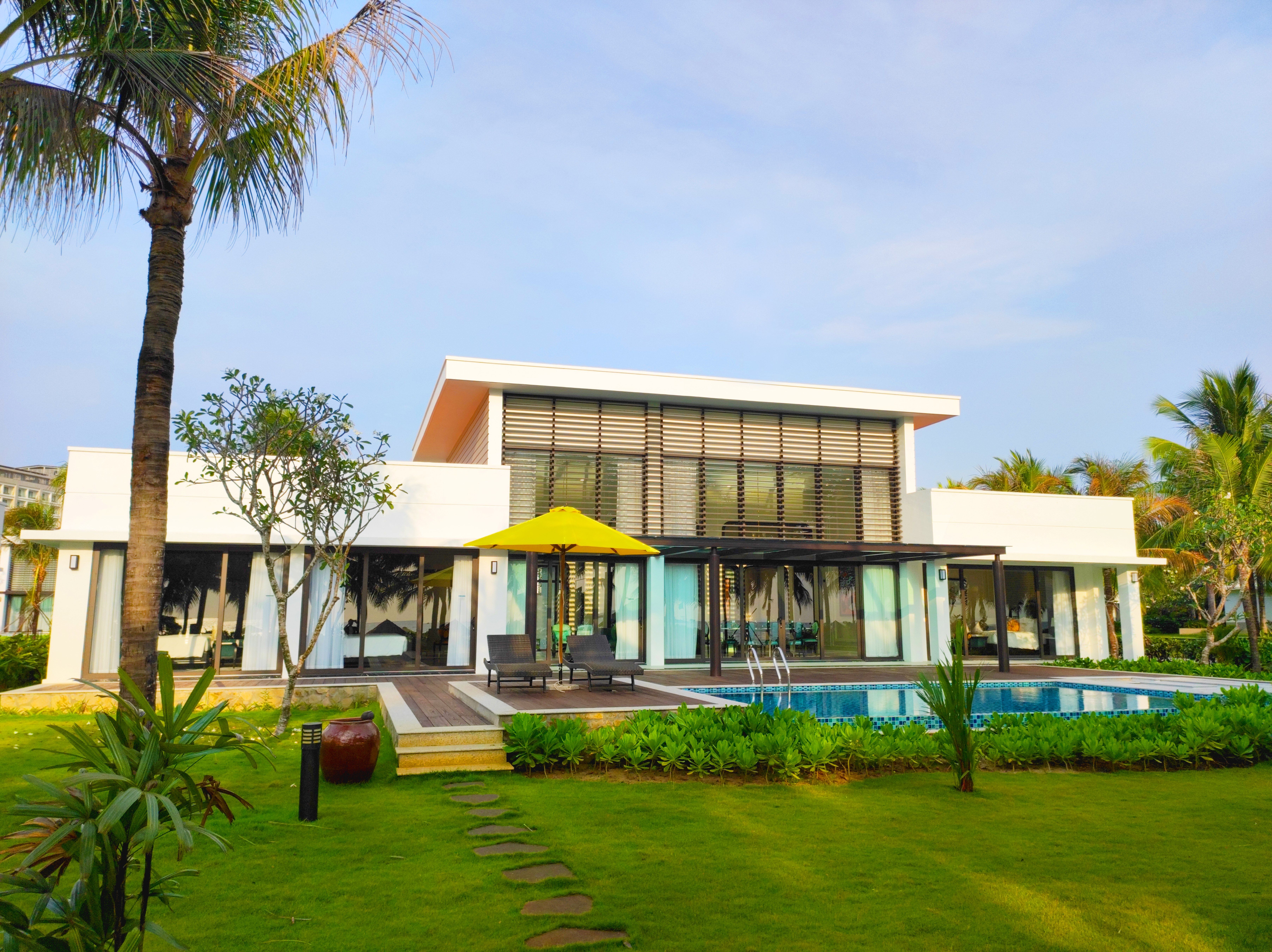 03 BEDROOM BEACHFRONT VILLA WITH PRIVATE POOL