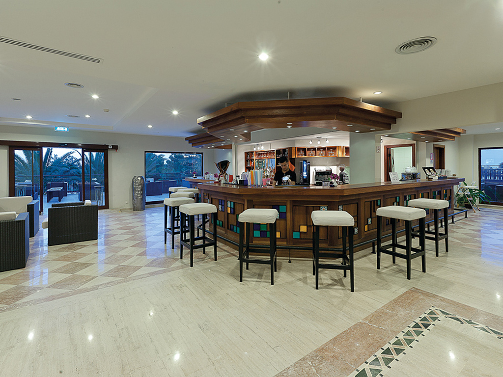 LOBBY BAR