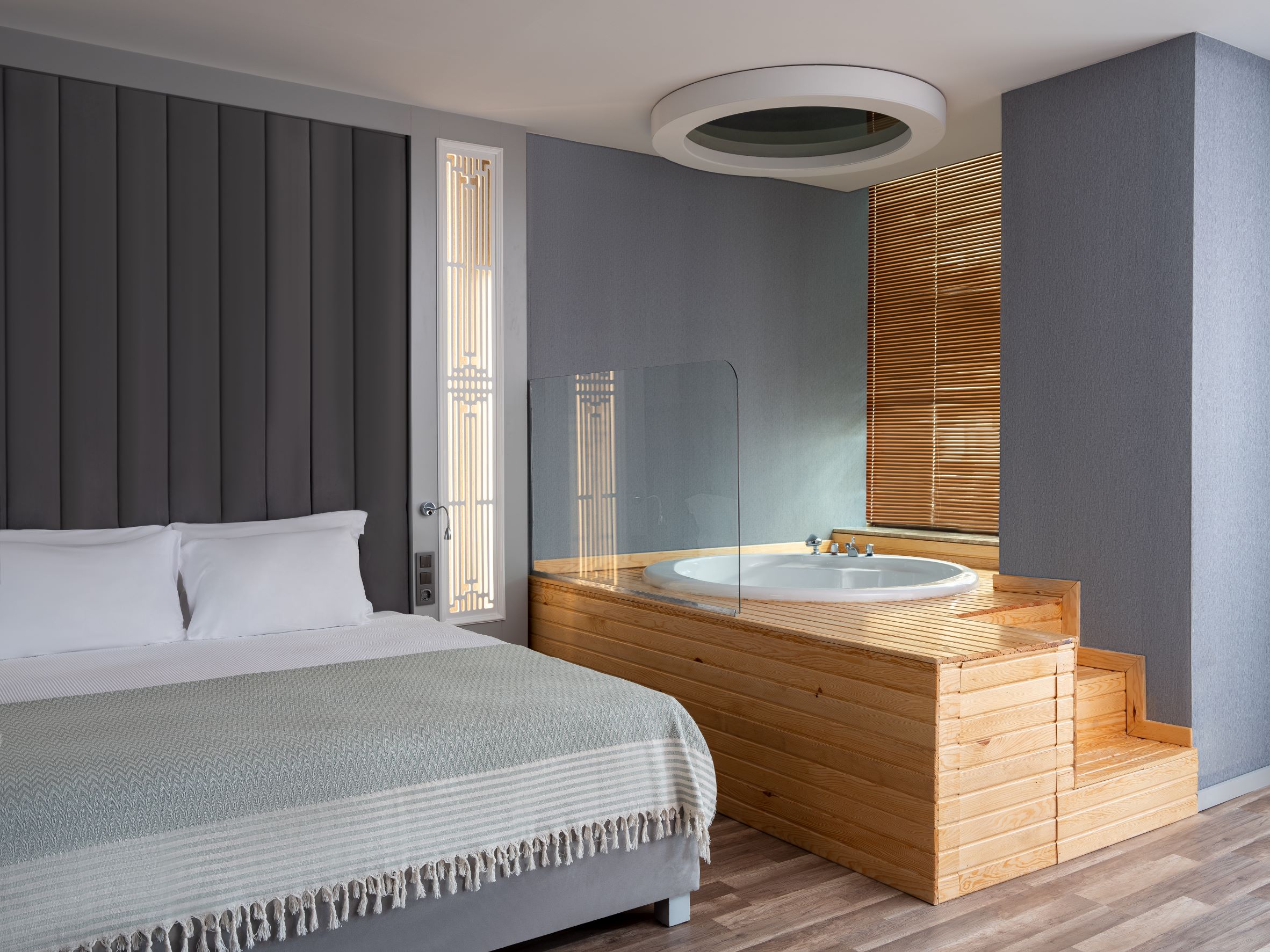 JUNIOR SUITE SEA/POOL VIEW & JACUZZI