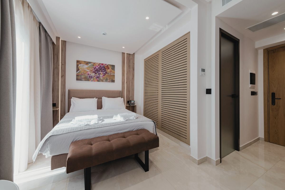 JUNIOR SUITE WITH BALCONY OR WINDOW