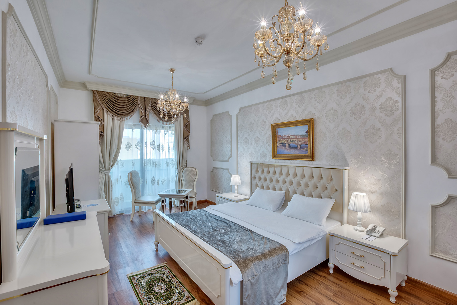 ROYAL ROOM