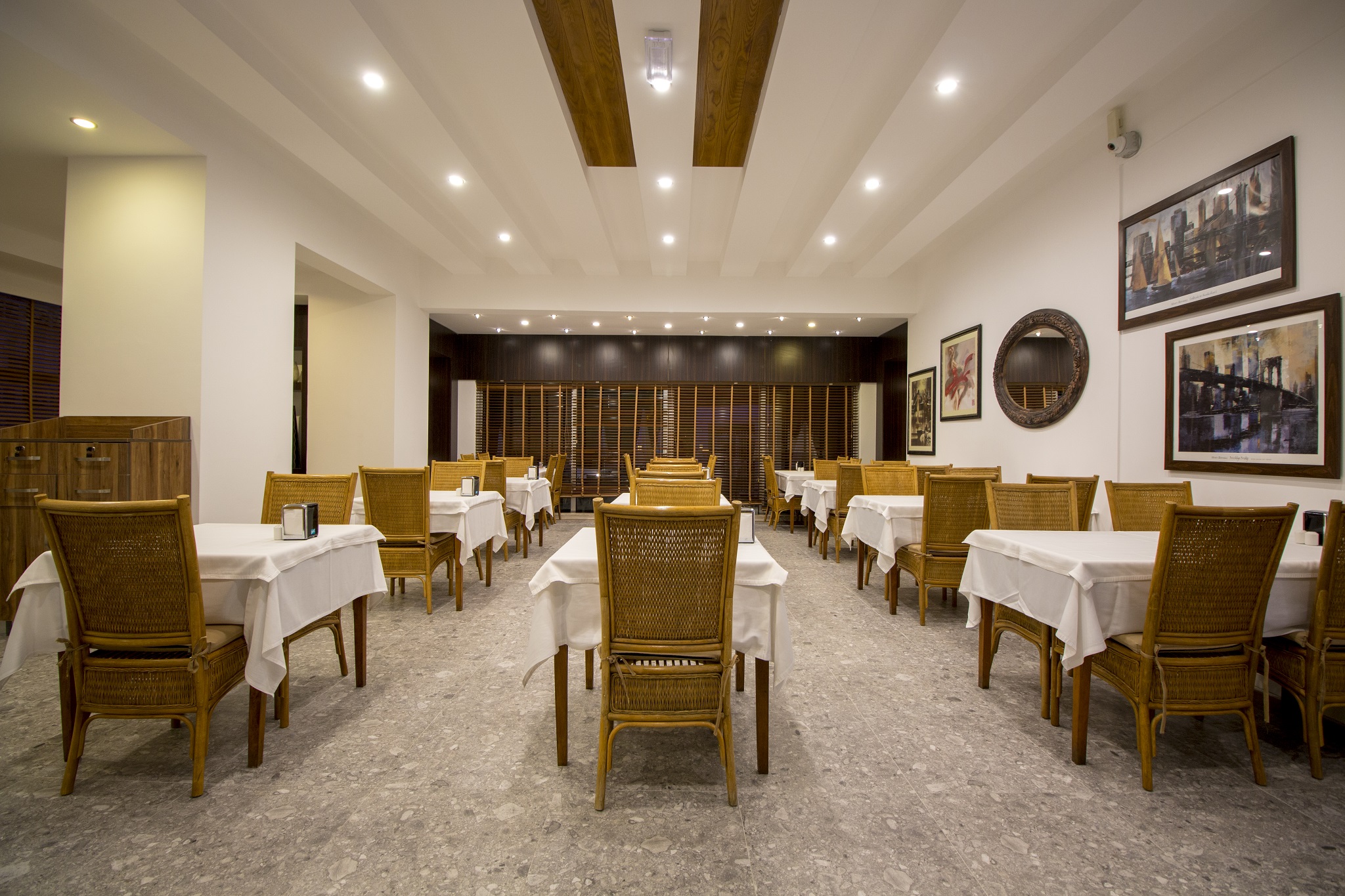 MAIN RESTAURANT
