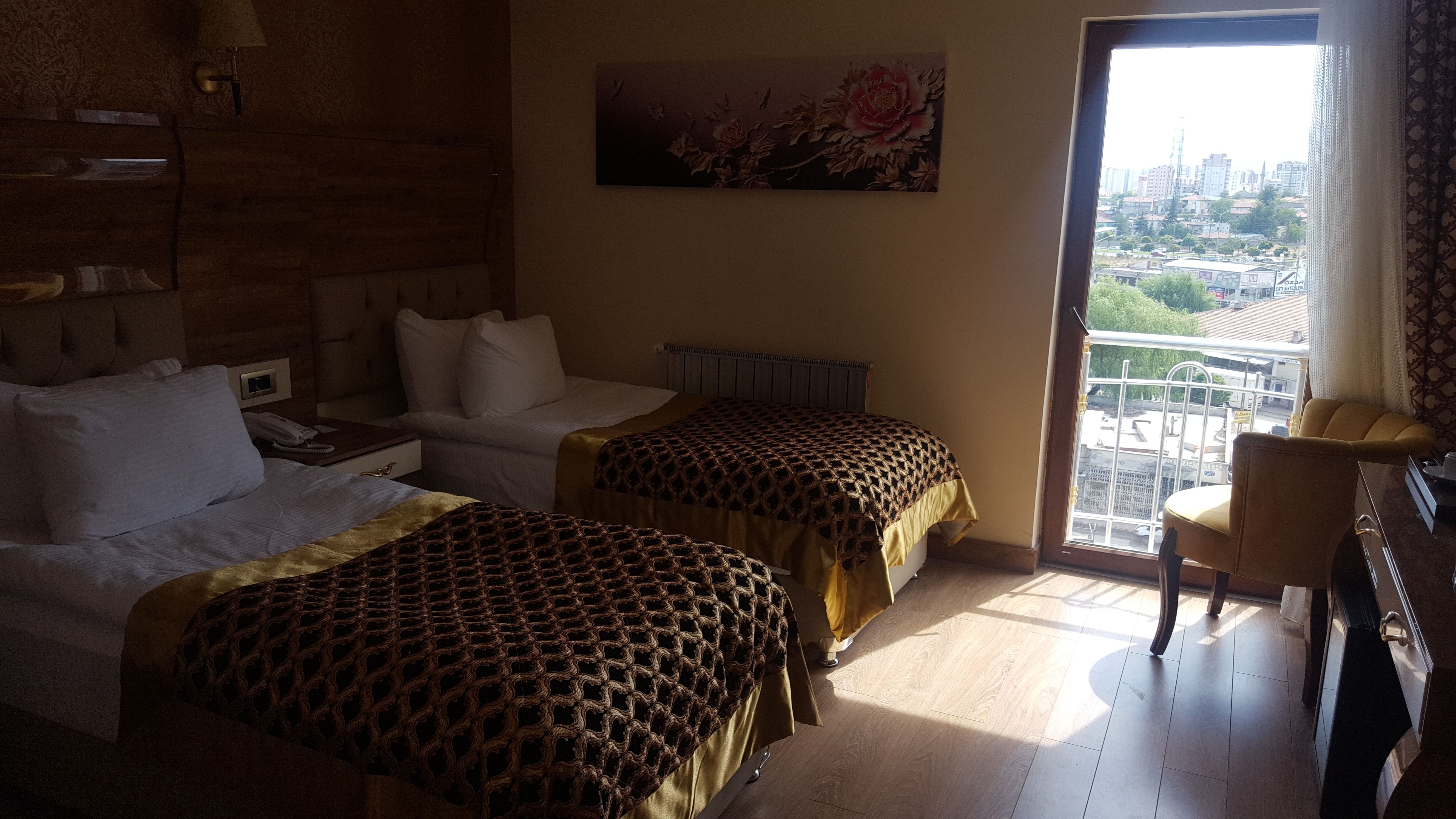 TWIN BED ROOM