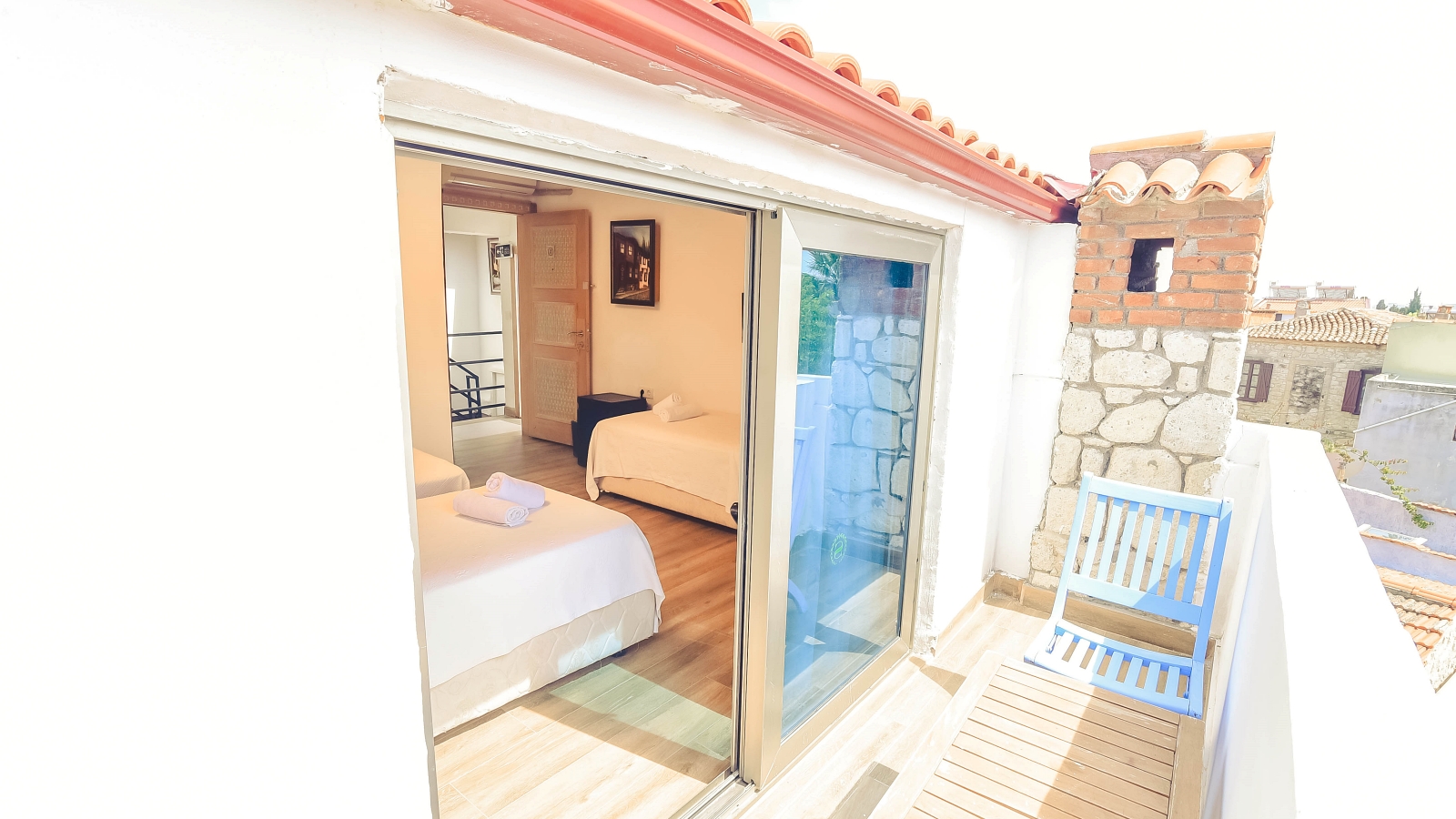 Comfort Oda Triple, Kara veya Havuz Manzaralı, Balkonlu