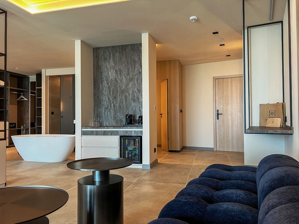DELUXE SWIMUP DOUBLE ROOM +16 