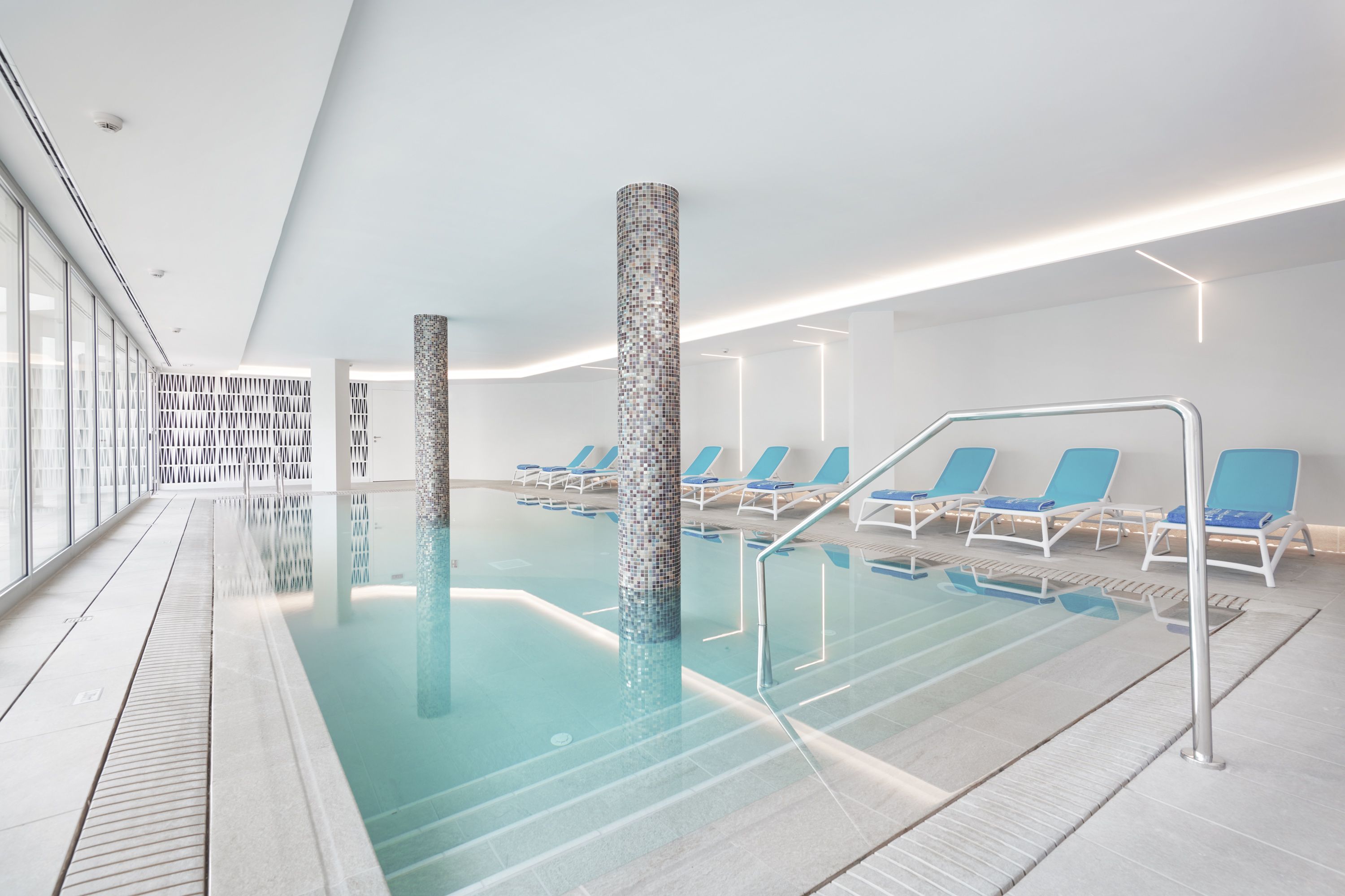 Piscină interioară