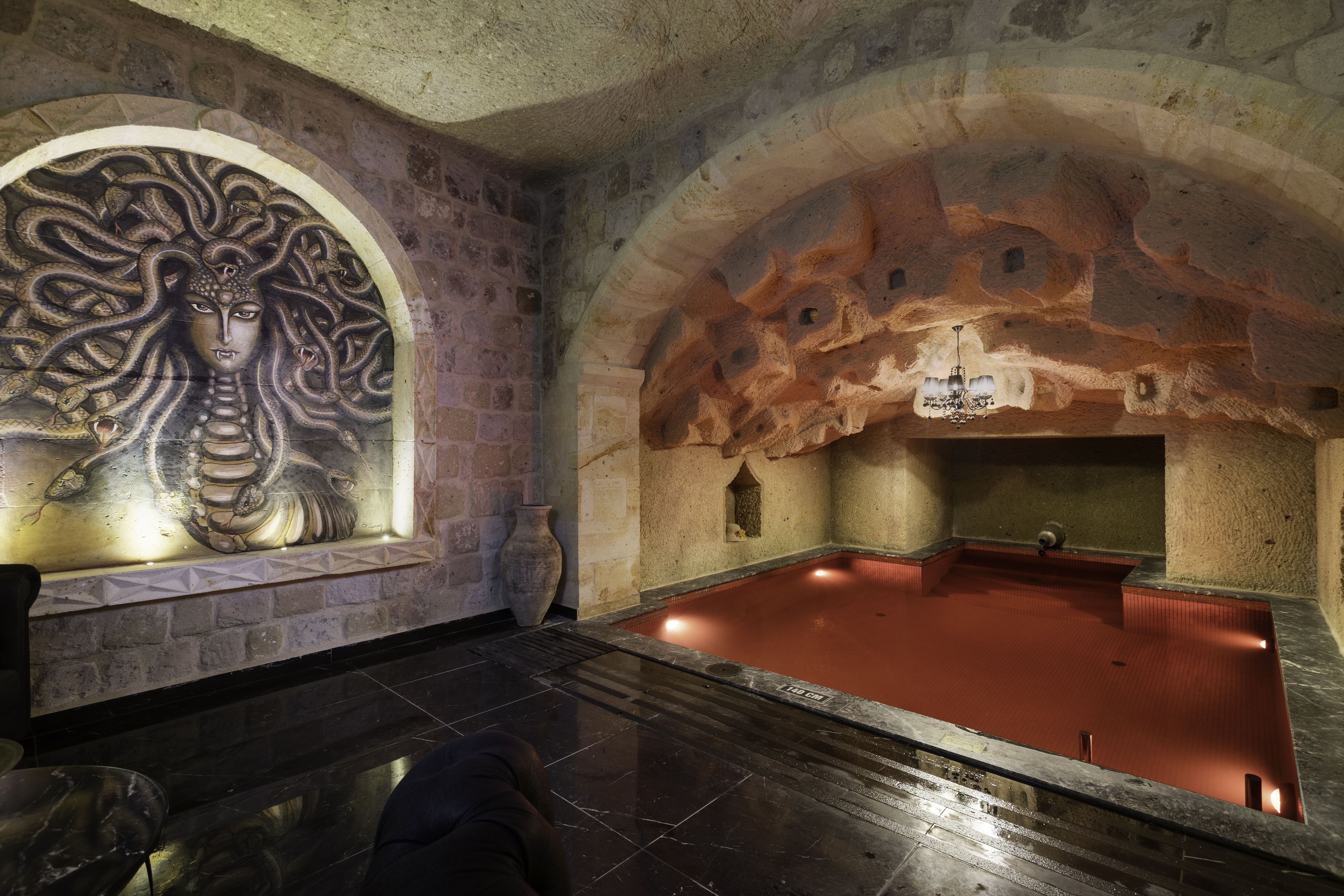 SUPERIOR POOL SUITE WITH JACUZZI