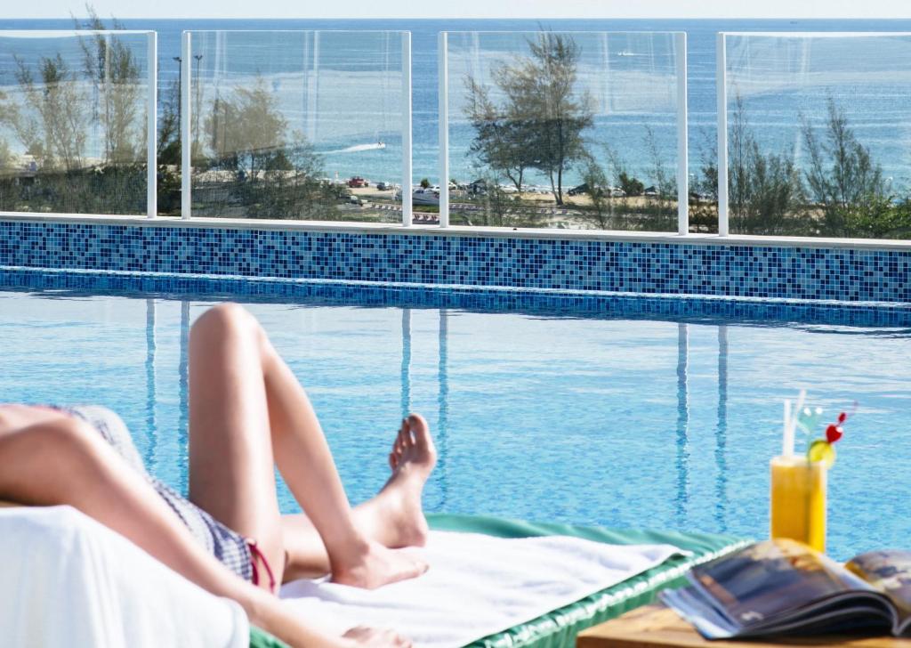 2 Pool Bars