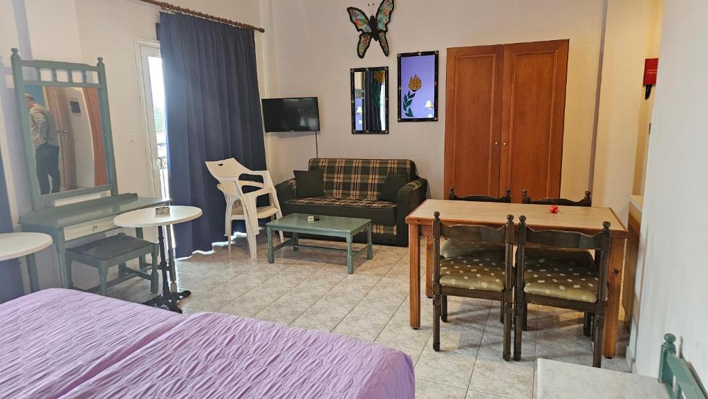APARTMENT 1 BEDROOM BALCONY OR TERRACE 