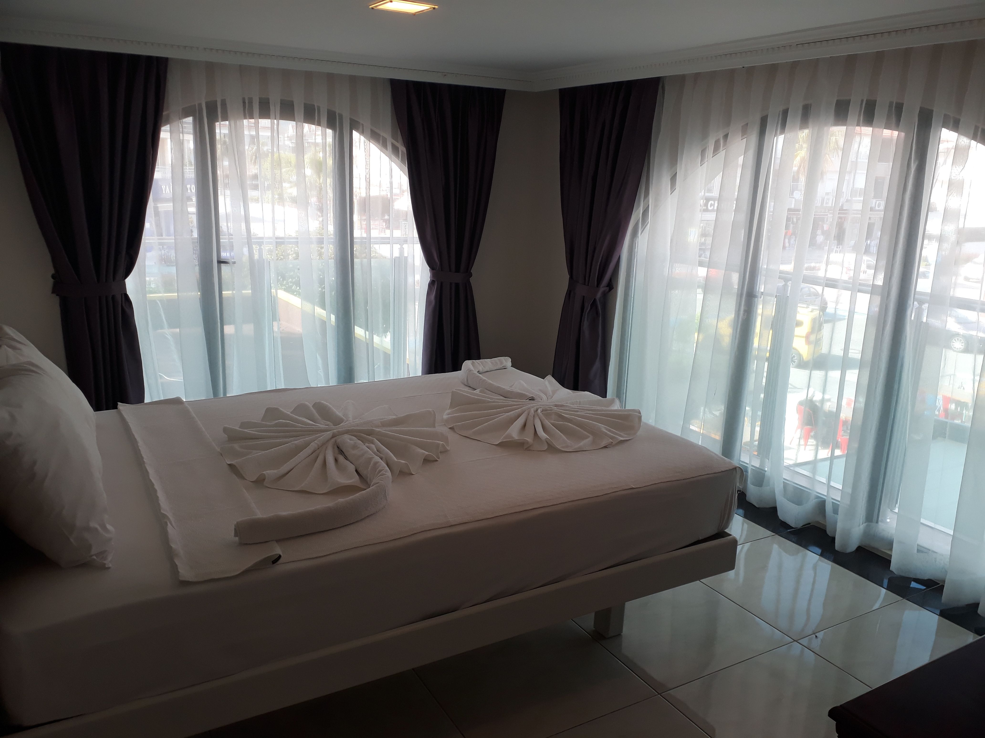 PROMO ROOM