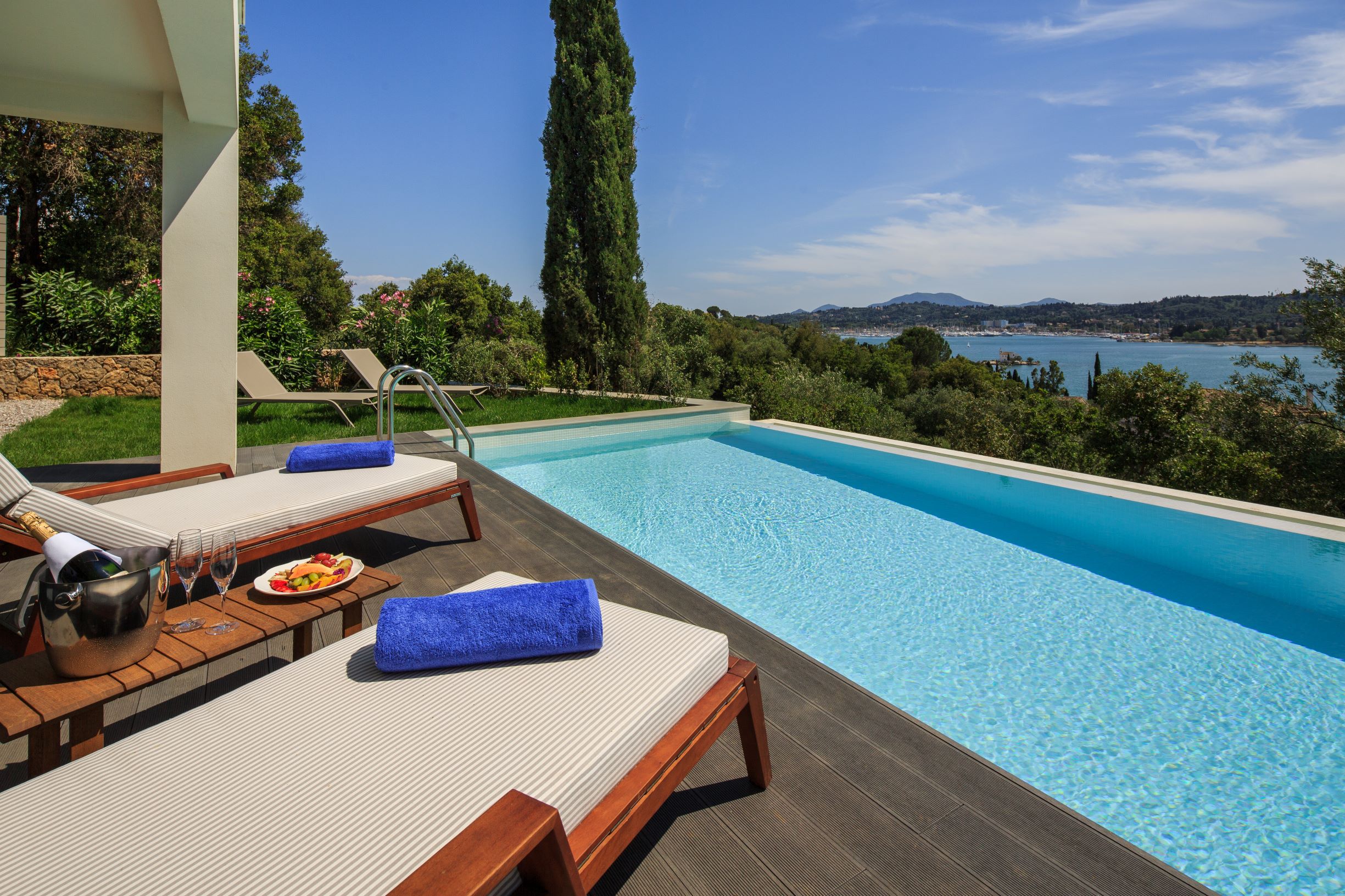 DELUXE PANORAMA VILLA WITH POOL