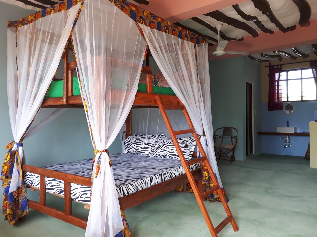 BUNGALOW ROOM