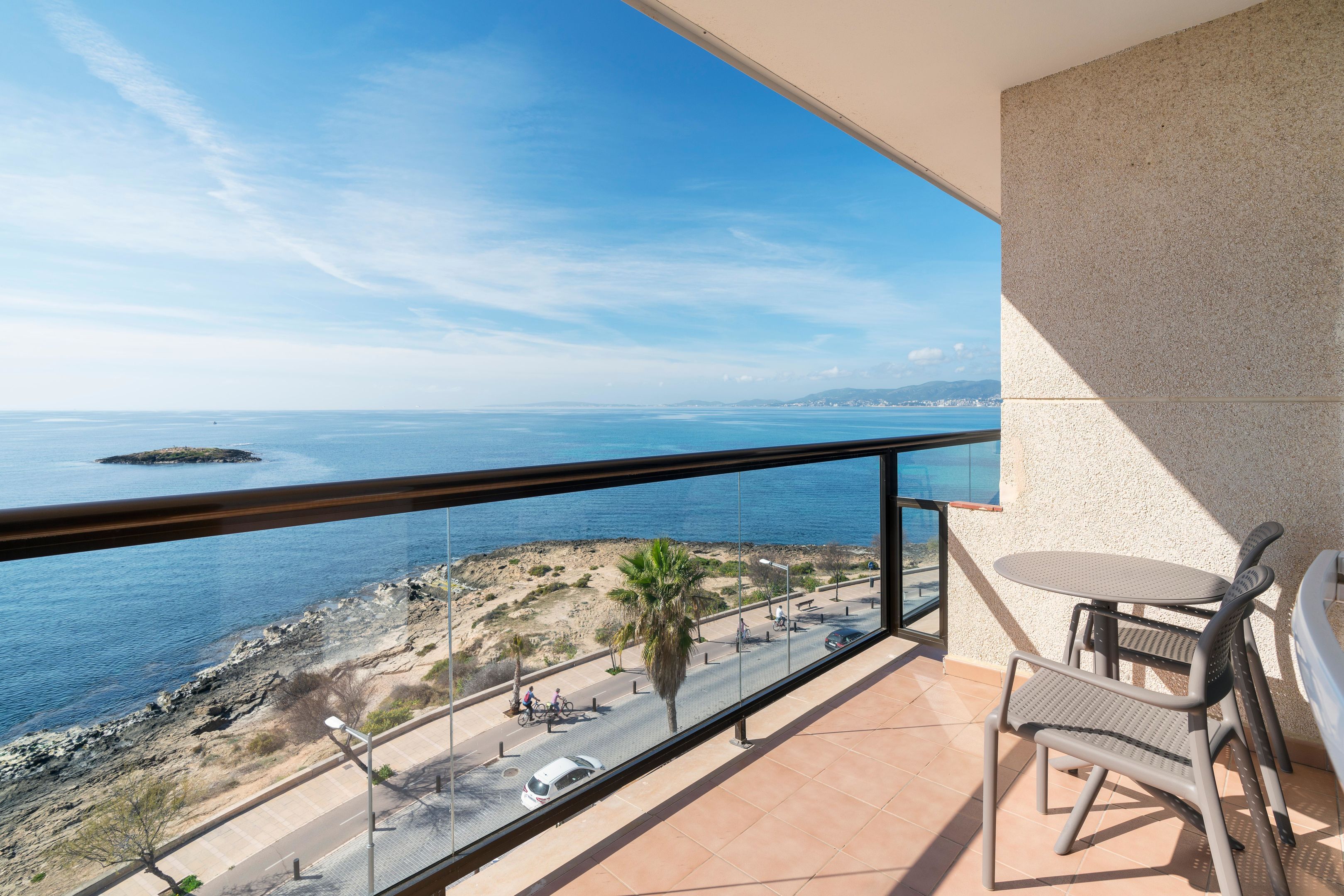 DOUBLE SEAFRONT WITH BALCONY