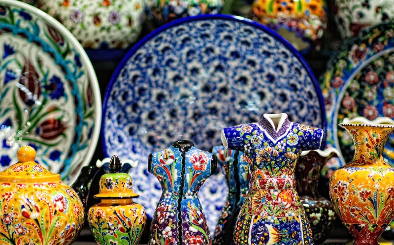 Istanbuls-Grand-Bazaar-painted-ceramics-3171113155152.jpg
