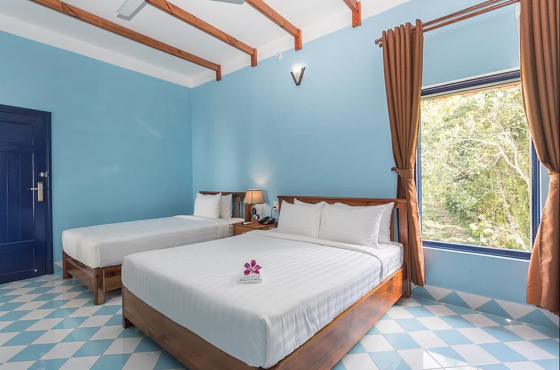 ROOM DELUXE TRIPLE 