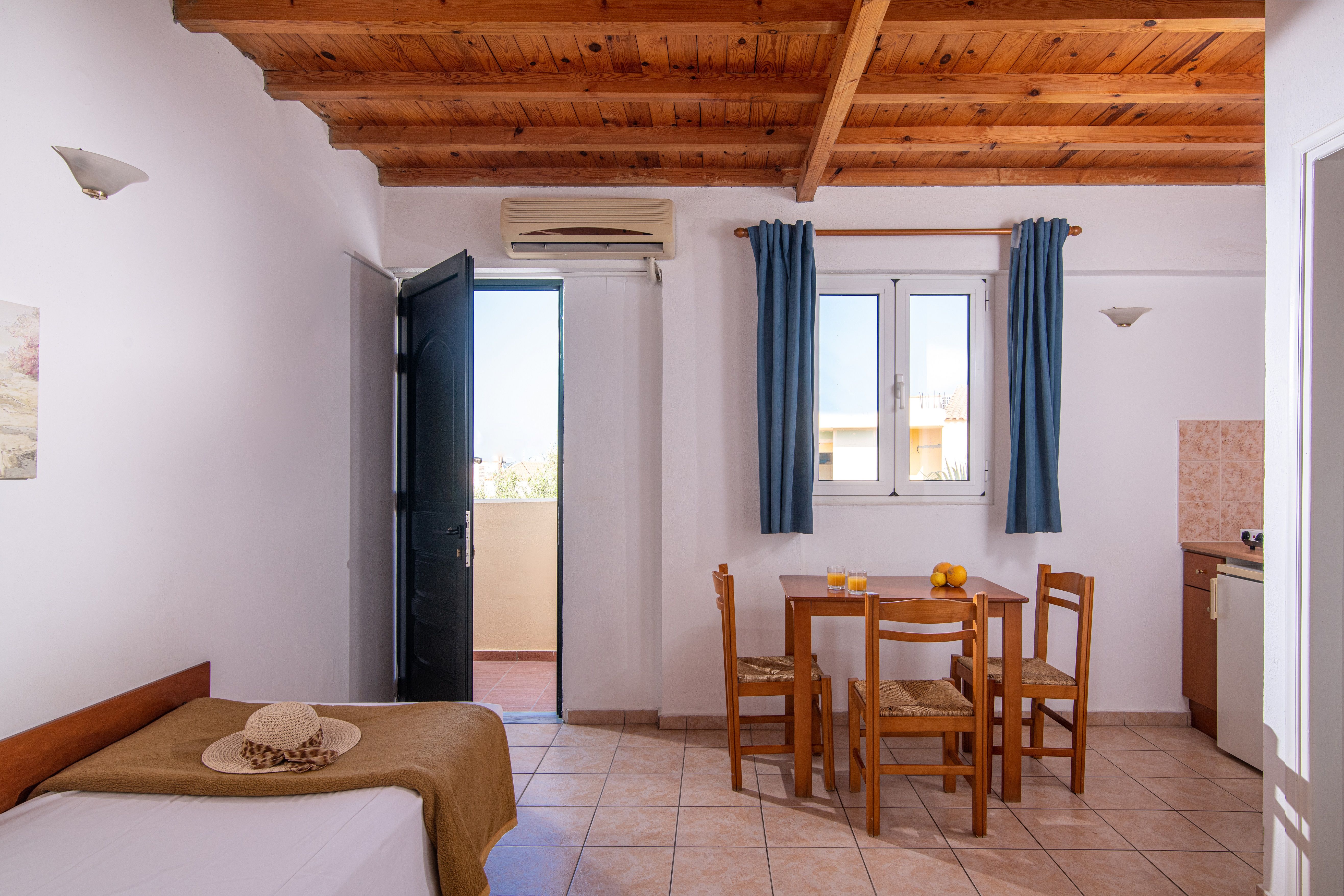 One Bedroom Apartment with Sea View
