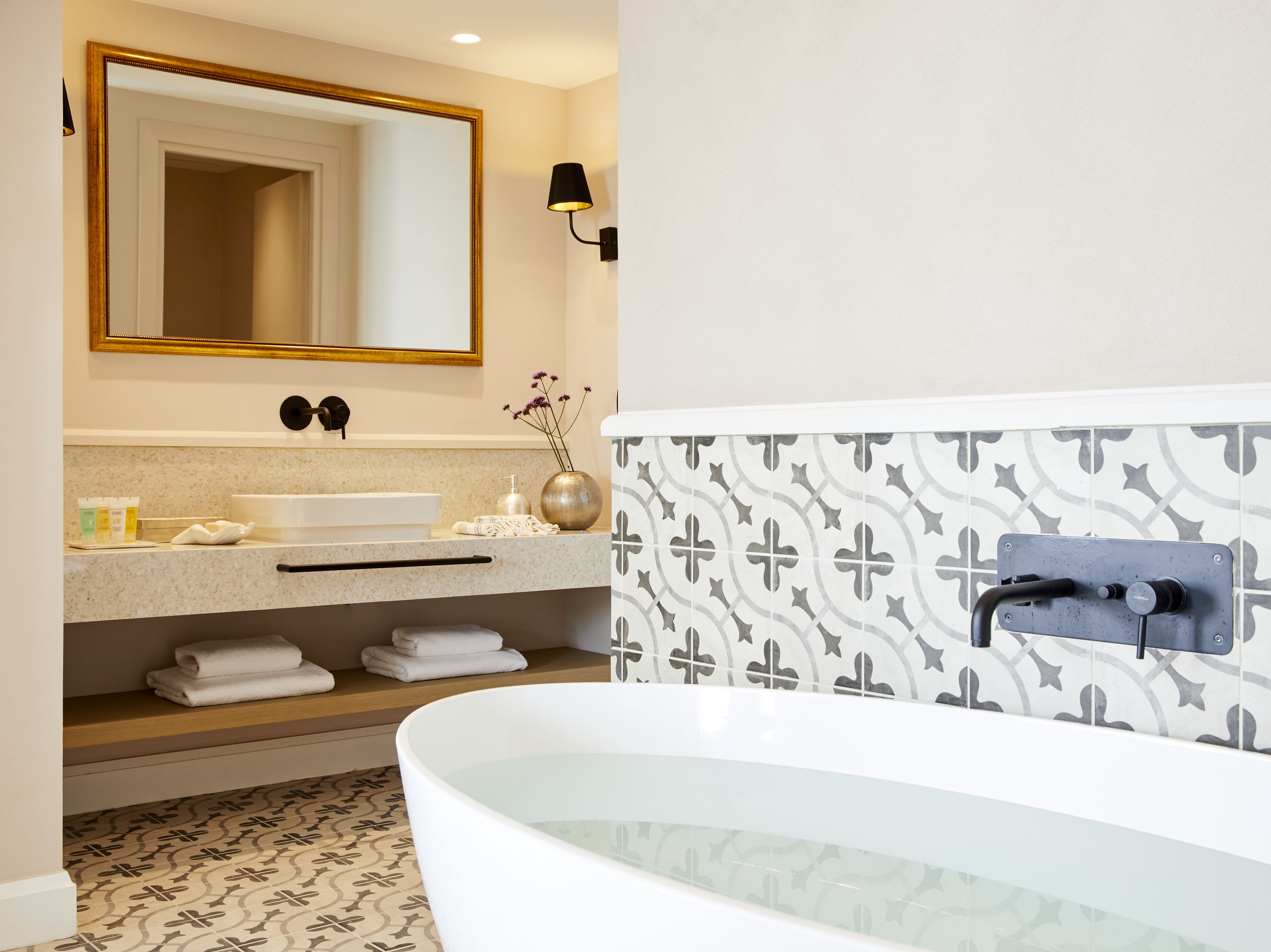Deluxe Suite Whirlpool Sea View