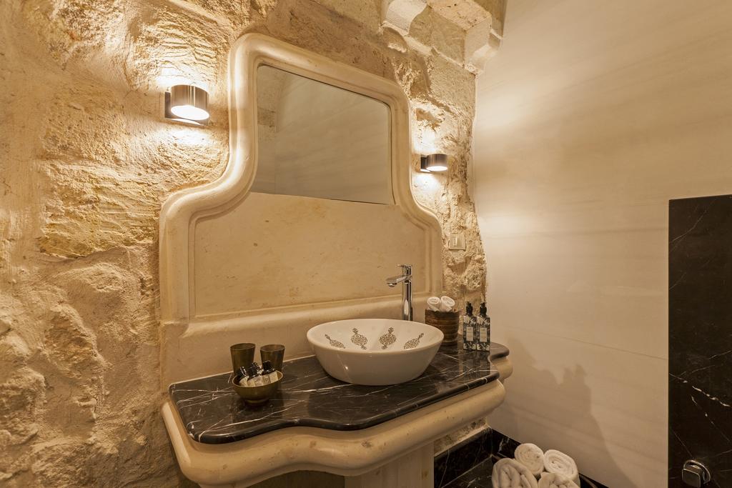 Chapelle King Room
