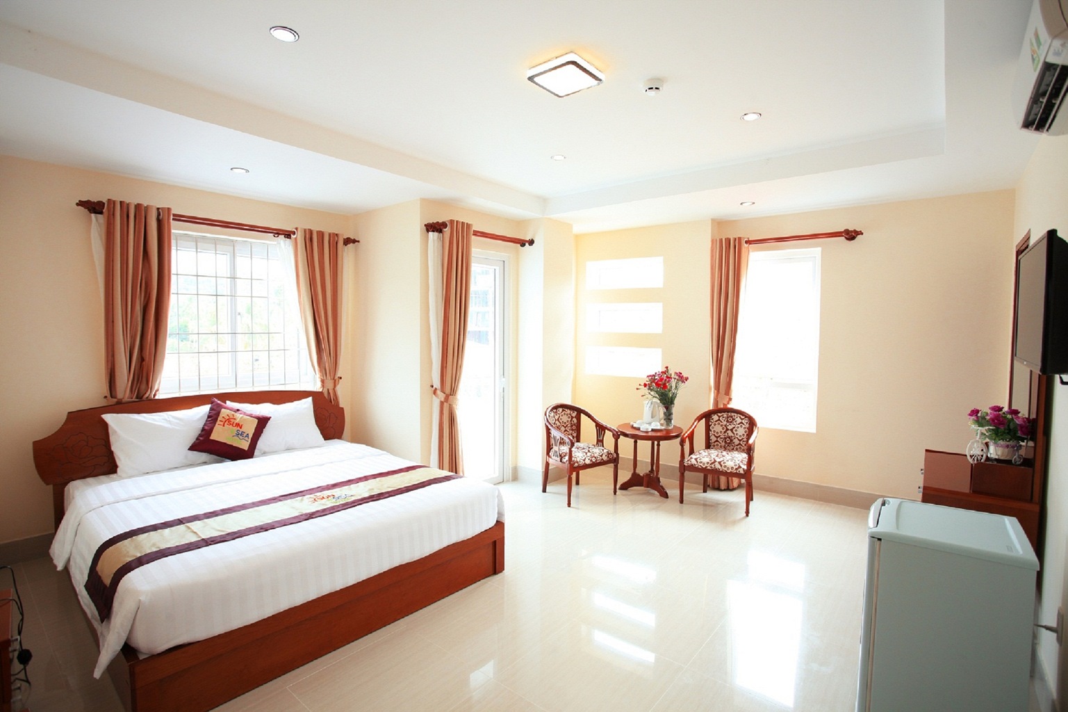 DELUXE DOUBLE ROOM
