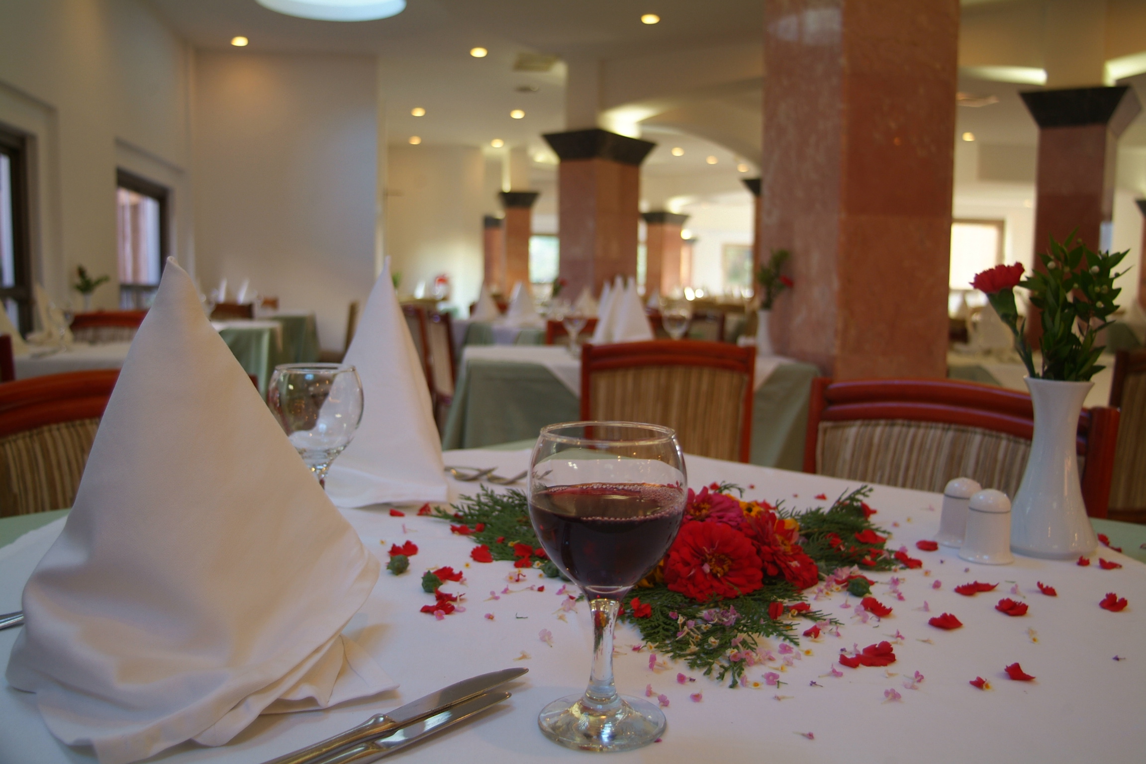 MAIN RESTAURANT