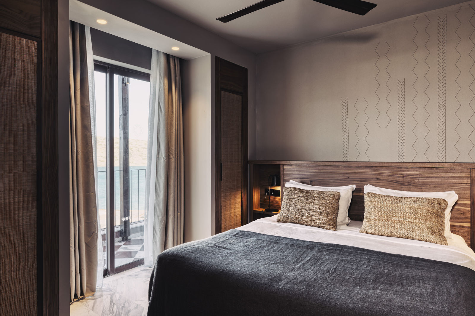 Luxury Family 2 Bdr Suite SV with Outdoor Jacuzzi