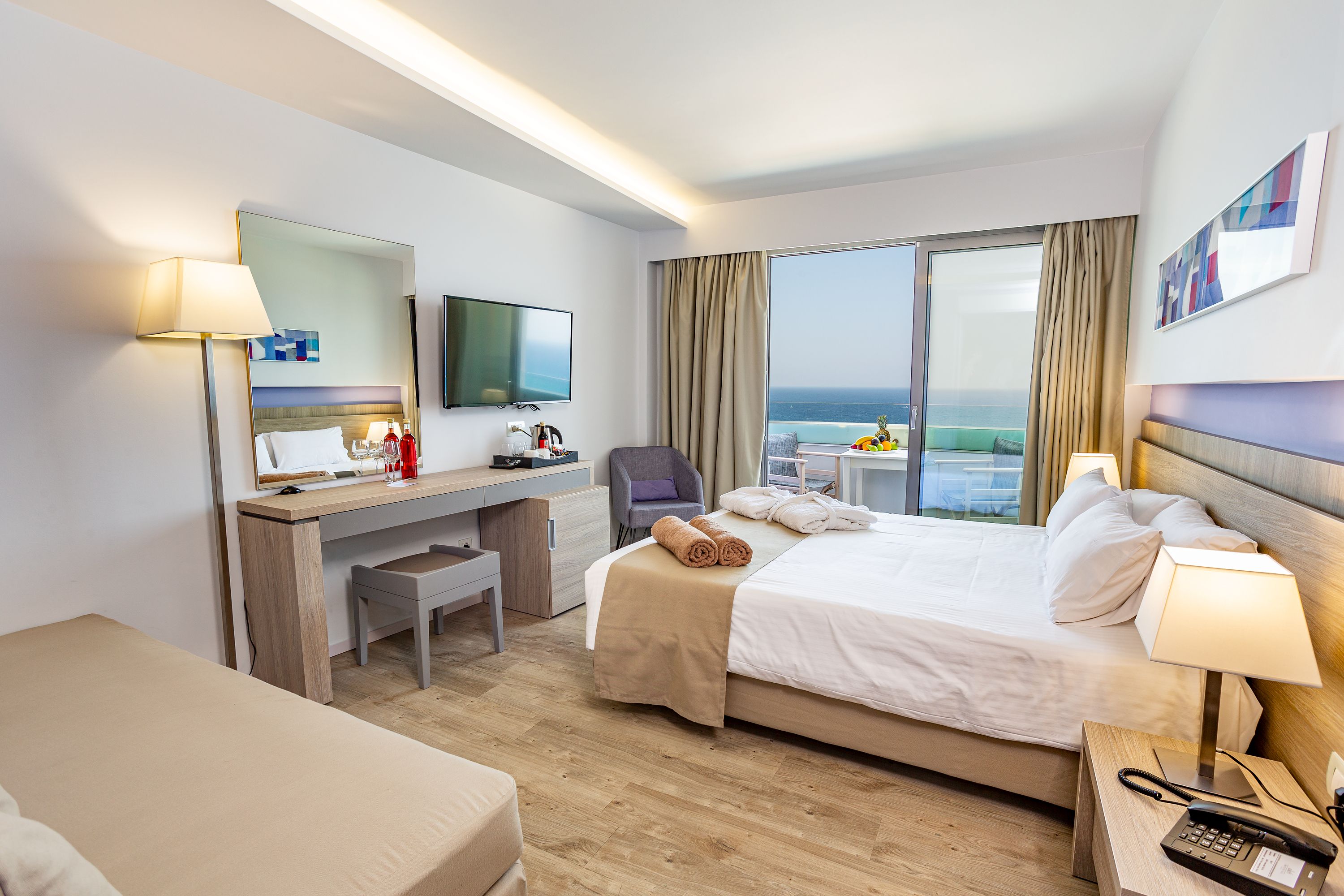 Twin/Double Room Panoramic Sea View Balcony 