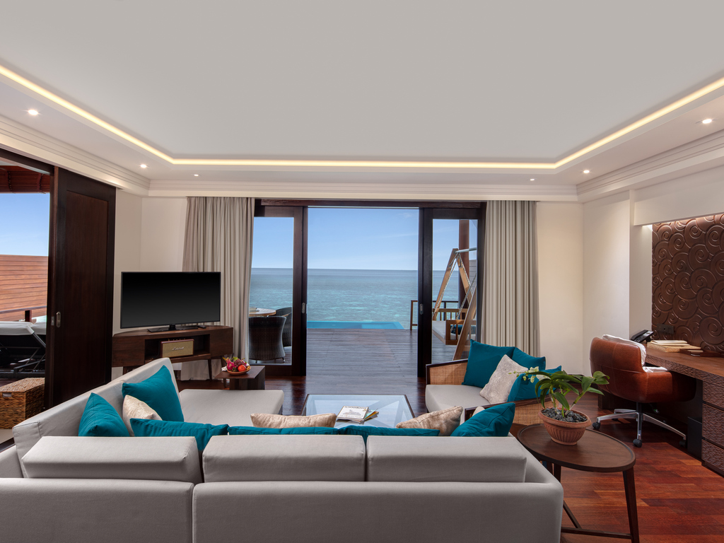 OVERWATER OCEAN SUITE WITH INFINITY POOL
