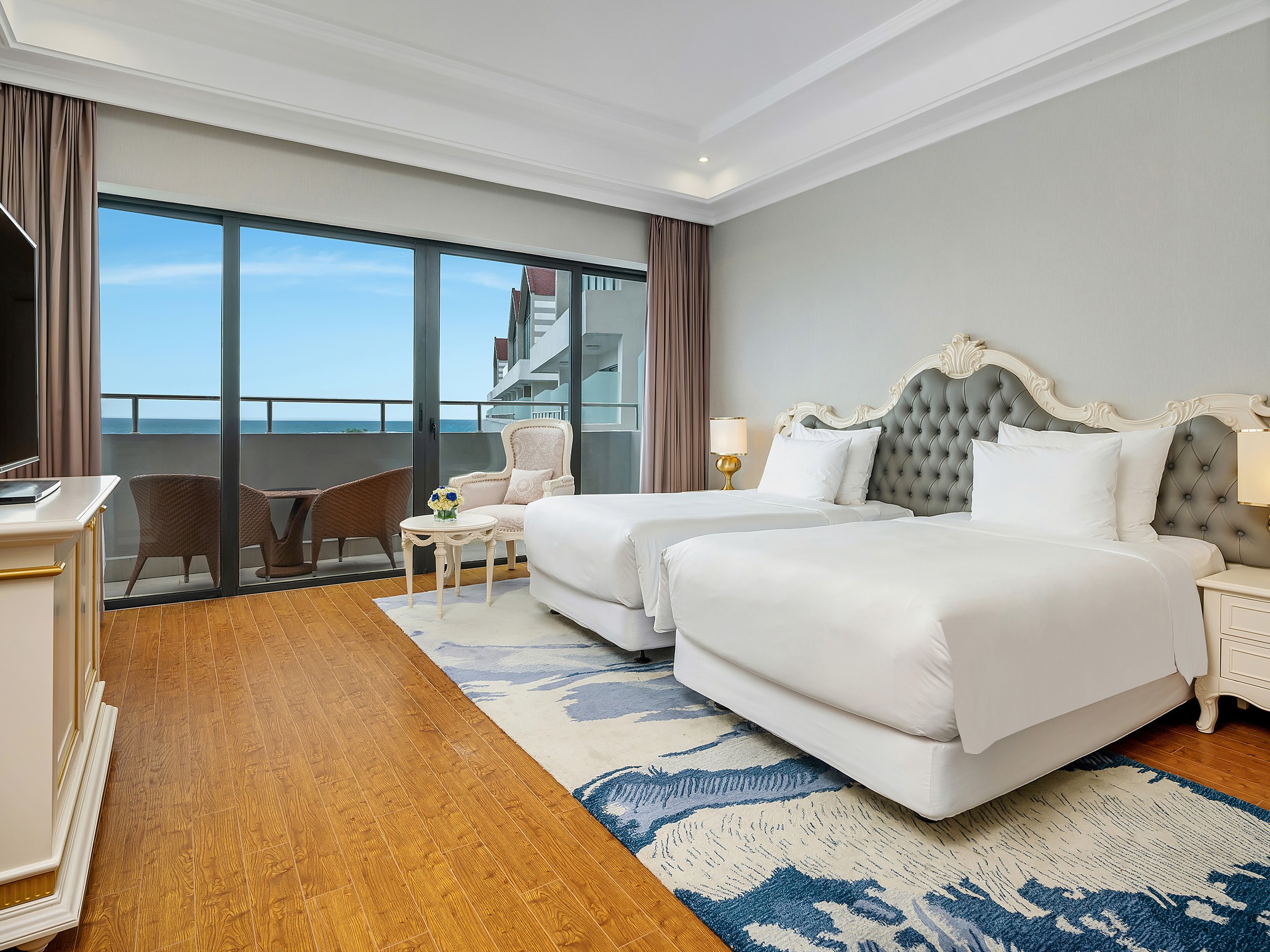 DELUXE SEA VIEW