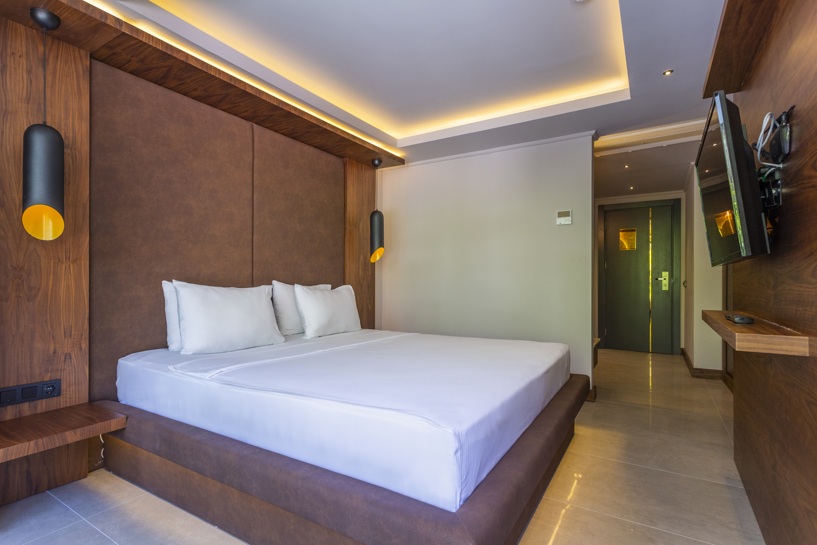 NIRVANA DELUXE ROOM LAND VIEW