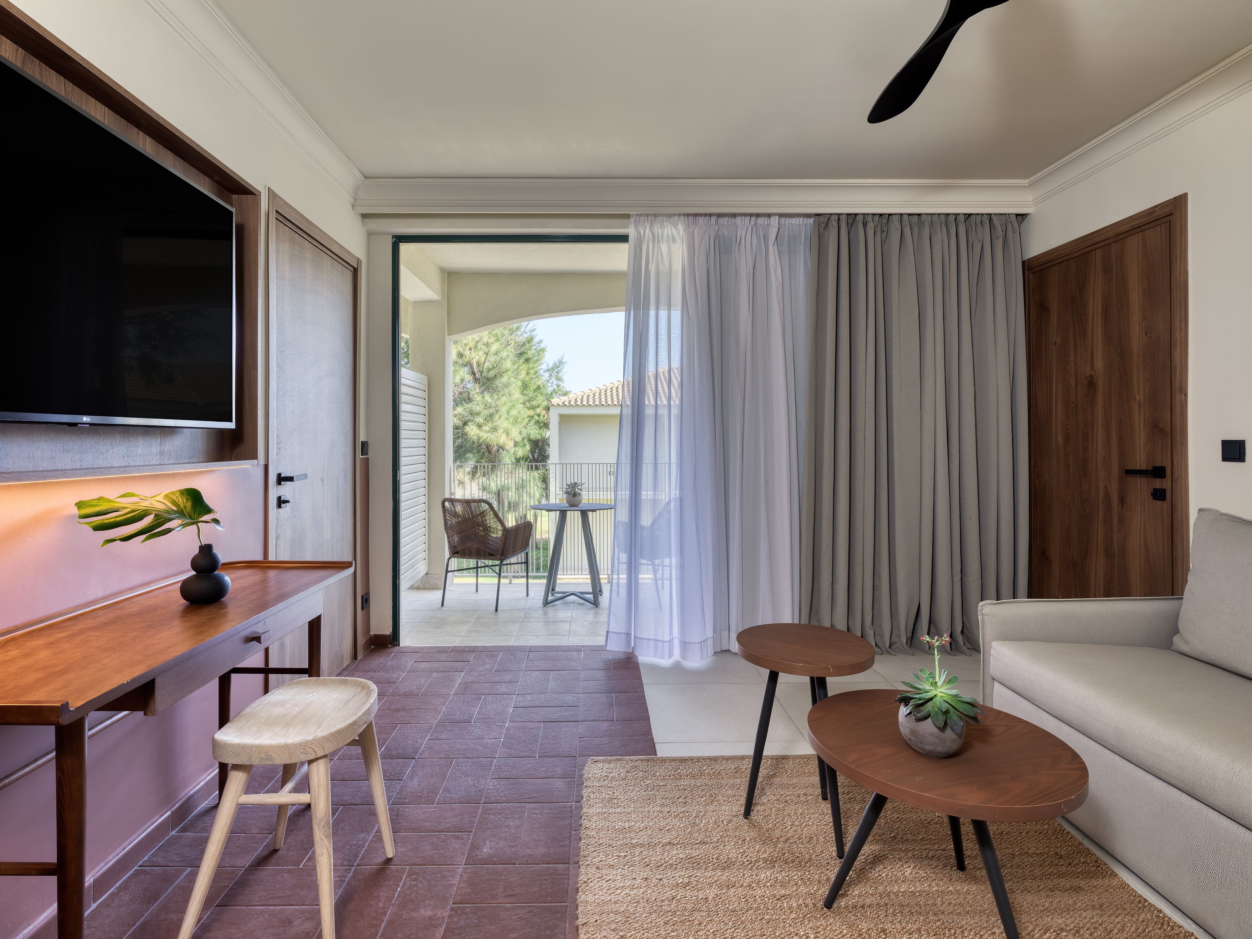 tropical cozy suite