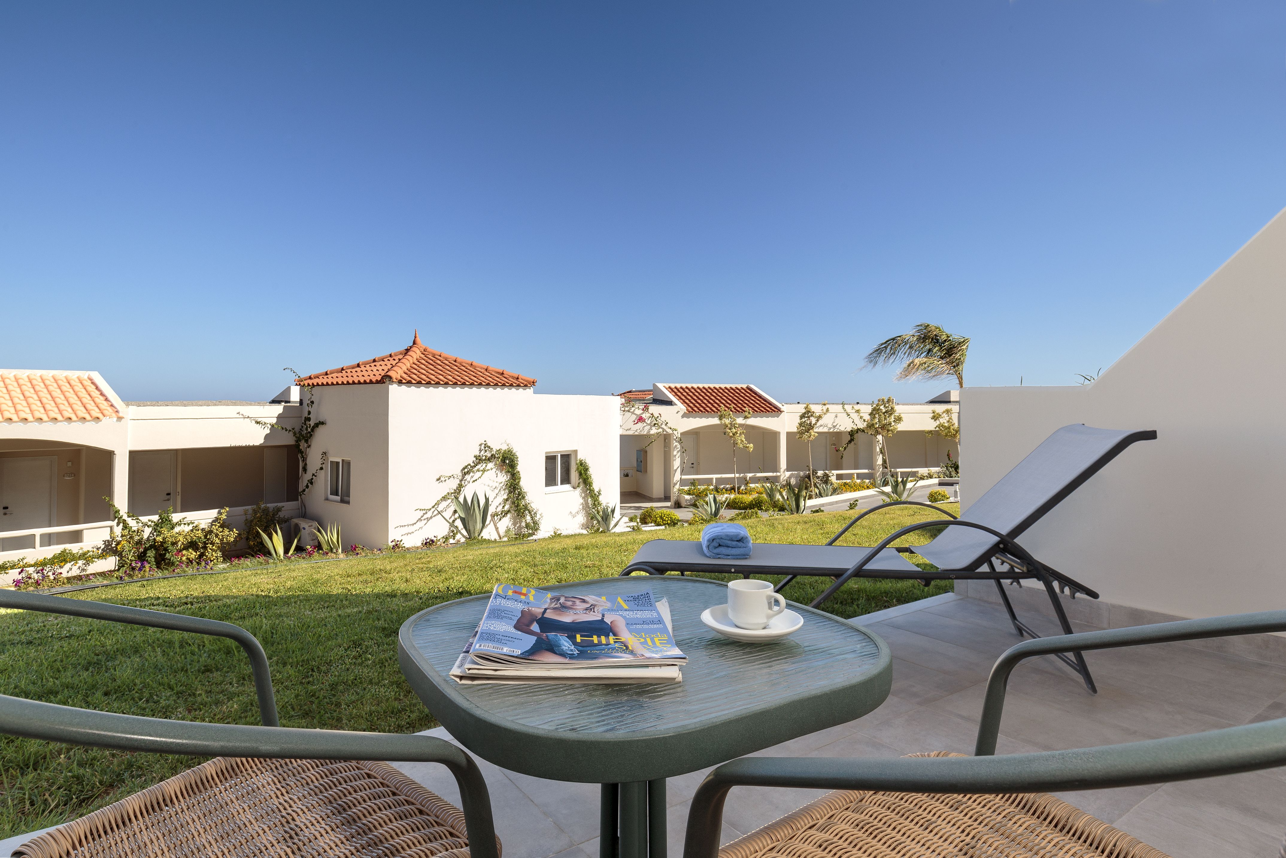 FAMILY ROOM GARDEN VIEW