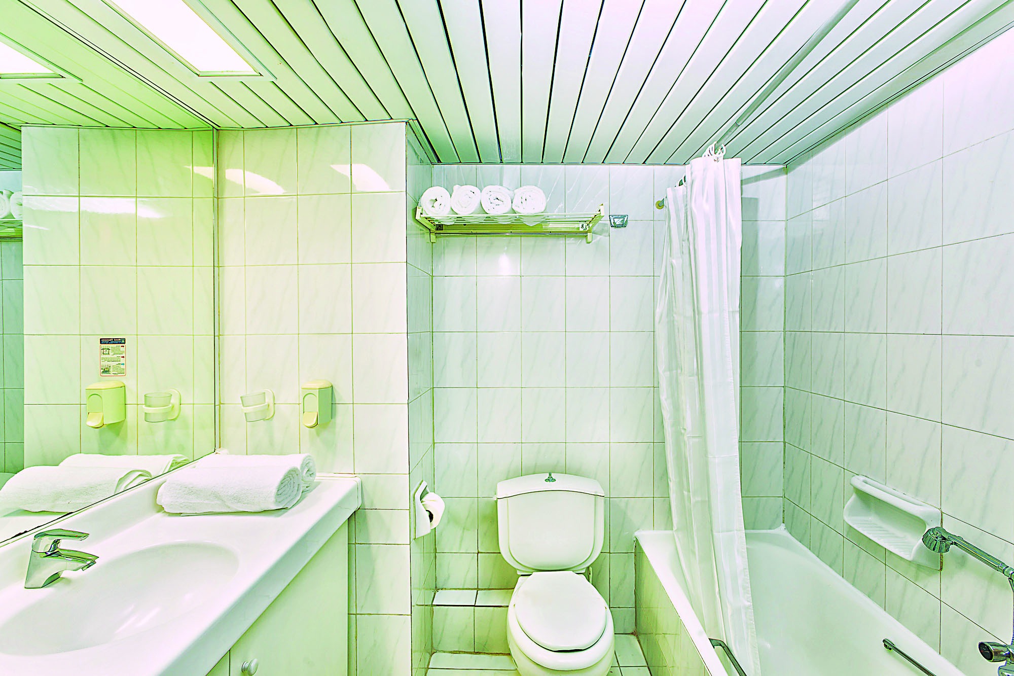 Double Room Economy