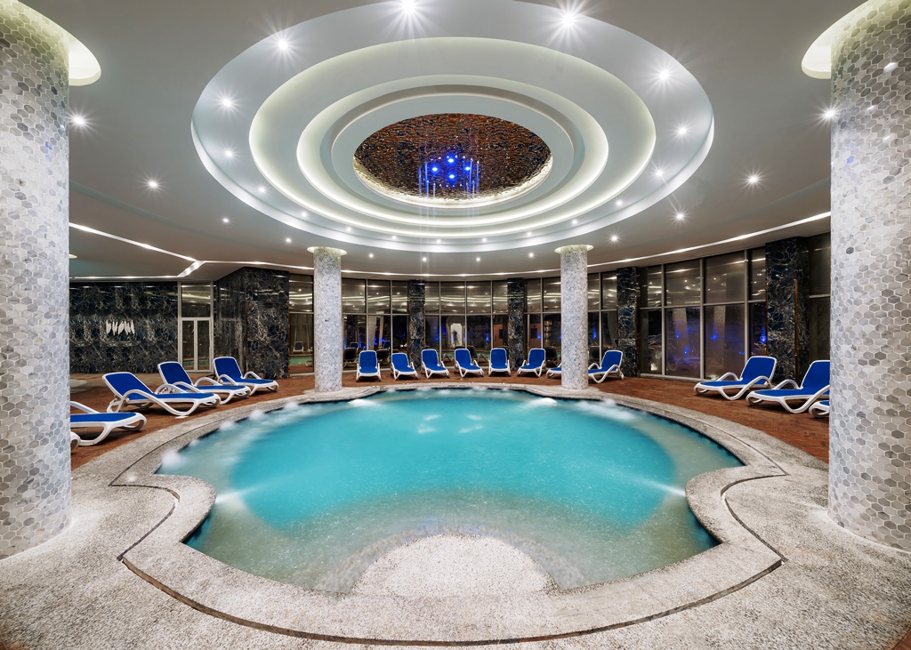 Piscină interioară