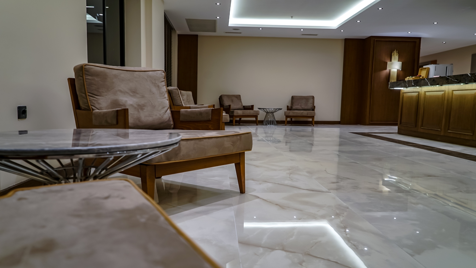 LOBBY BAR