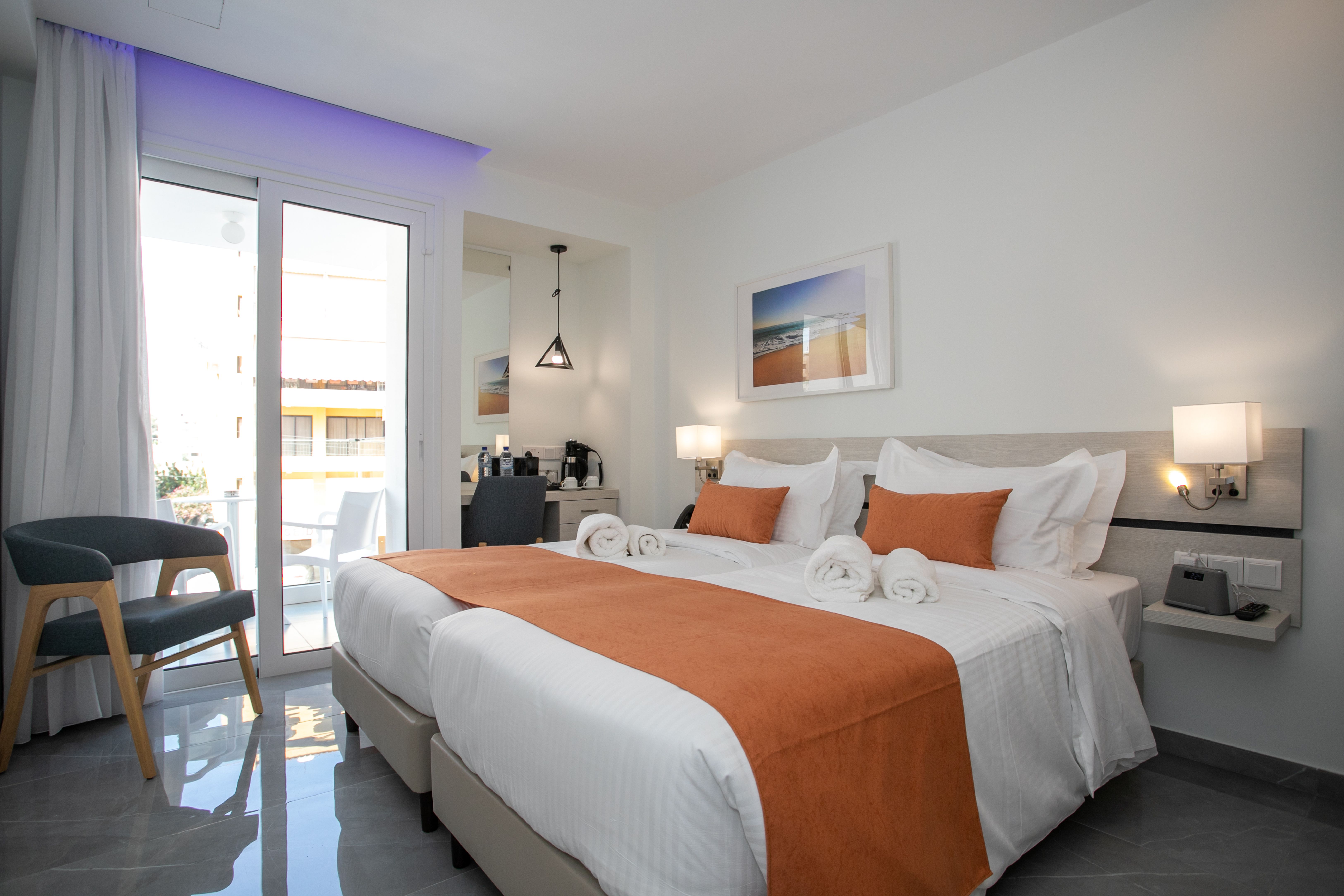 DOUBLE ROOM