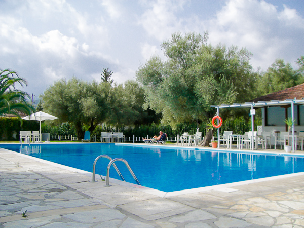 Lefkada, Hotel Thalero Holidays Center, piscina exterioara.jpg