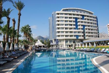Hotel Portobello Resort & Spa poza ansamblu + piscina.jpg