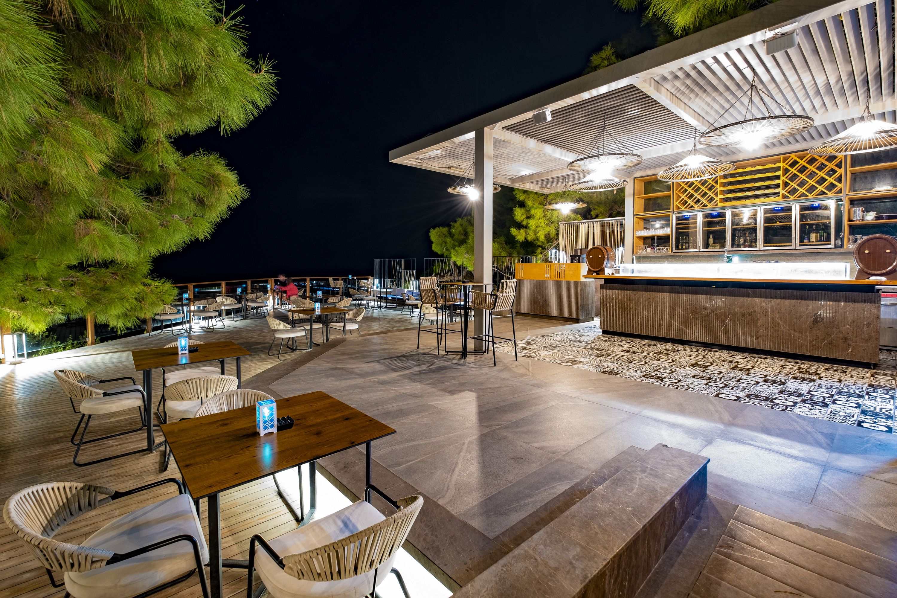 THE VINEYARD LOUNGE