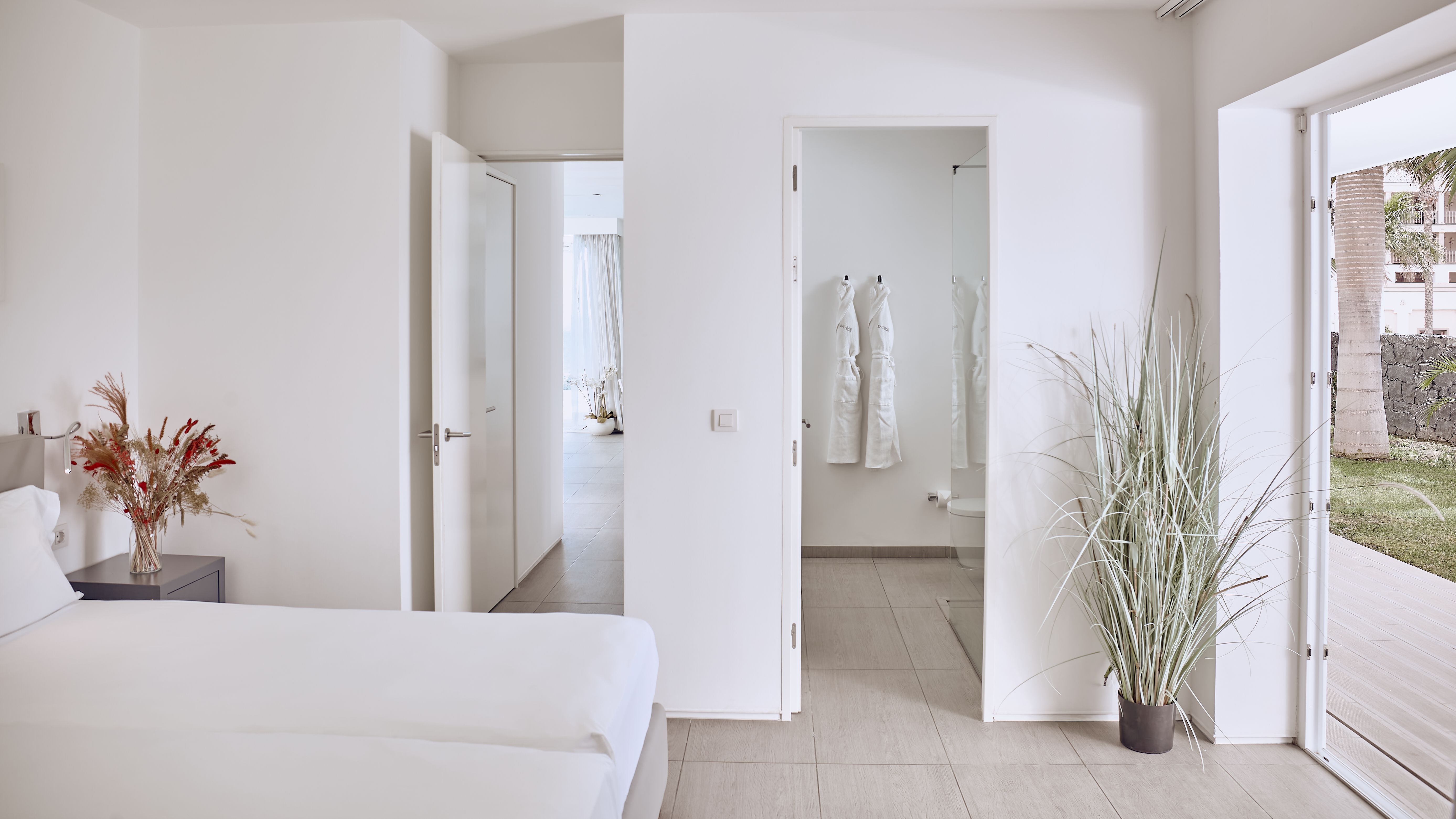 2 BEDROOM SUITE EXTRA LARGE ROOM, WITH SEA VIEW, PRIVATE POOL AND TERRACE (SERENITY ELEGANCE)